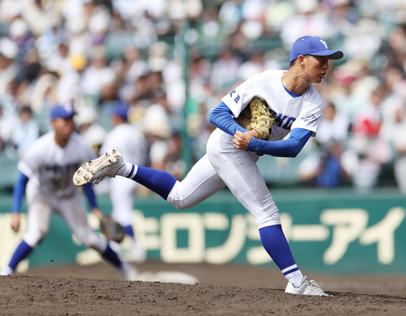 敦賀気比対横手　8回表敦賀気比2死一塁、力投する横手・佐藤周明（撮影・河田真司）