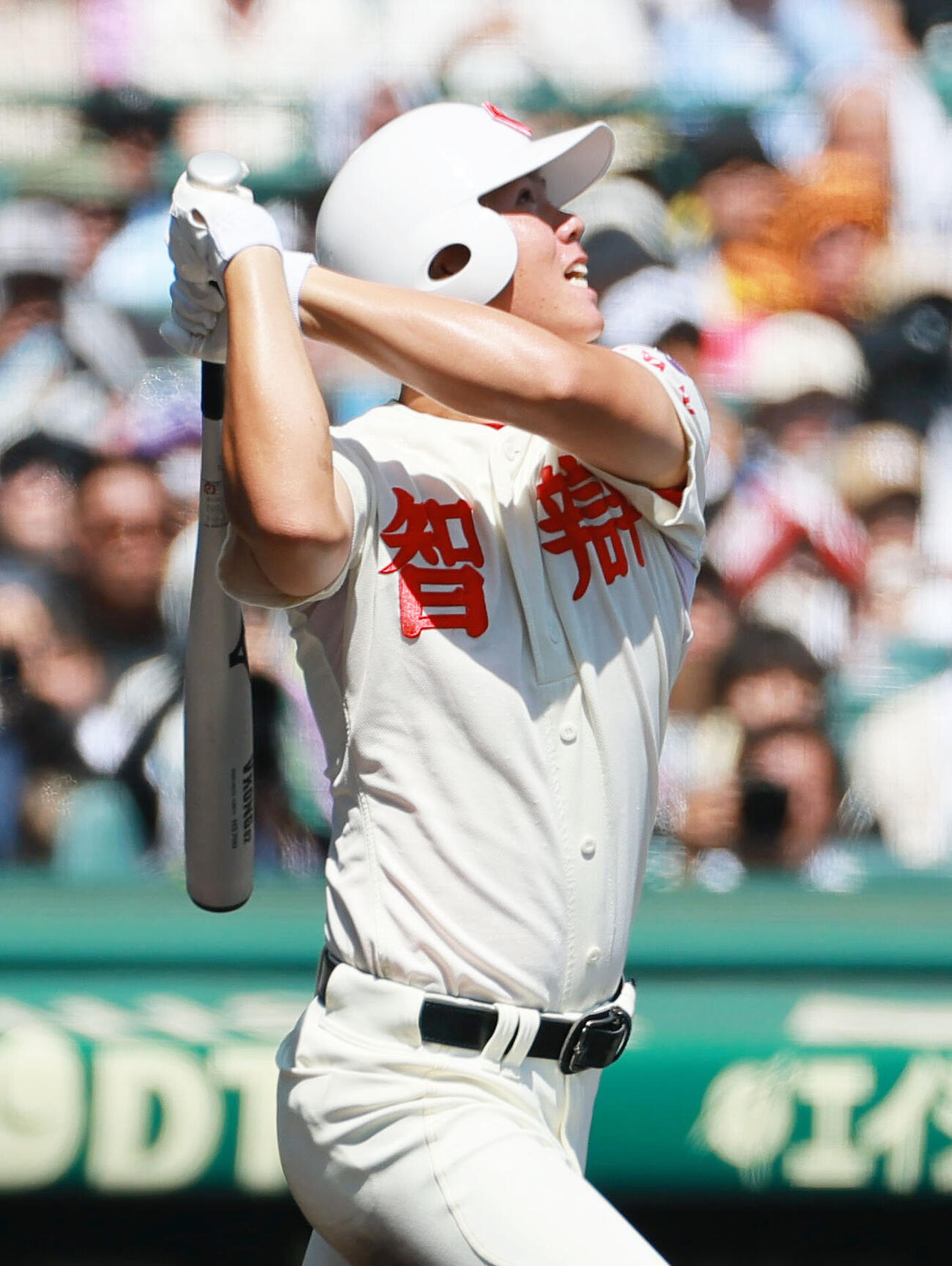 智弁和歌山対社　3回表智弁和歌山1死三塁、井本陽太は中飛を放ち犠飛とする（撮影・上山淳一）