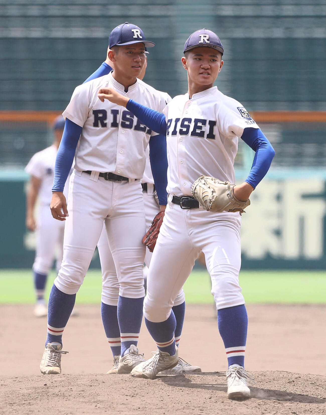 履正社・加賀田蒼介（右）とエース木村颯（26年8月1日撮影）
