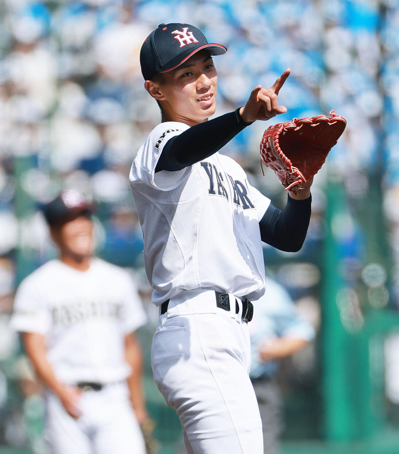 智弁和歌山対社　7回表智弁和歌山1死、岩井秀耶は川原一将の二ゴロに仕留めポーズする（撮影・上山淳一）