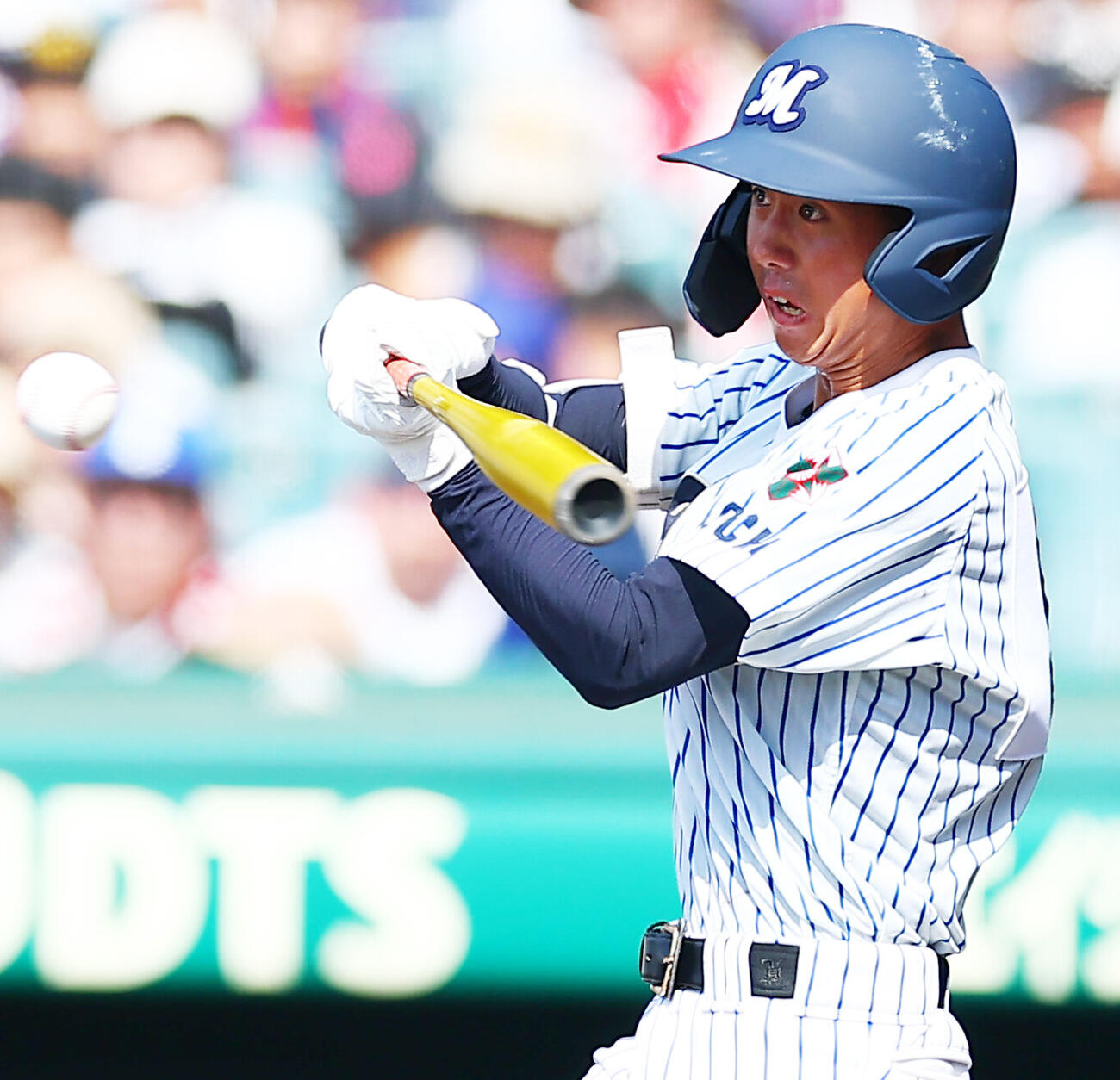明徳義塾対日南学園　5回表明徳義塾2死一、二塁、右前安打を放つ筧遥真
