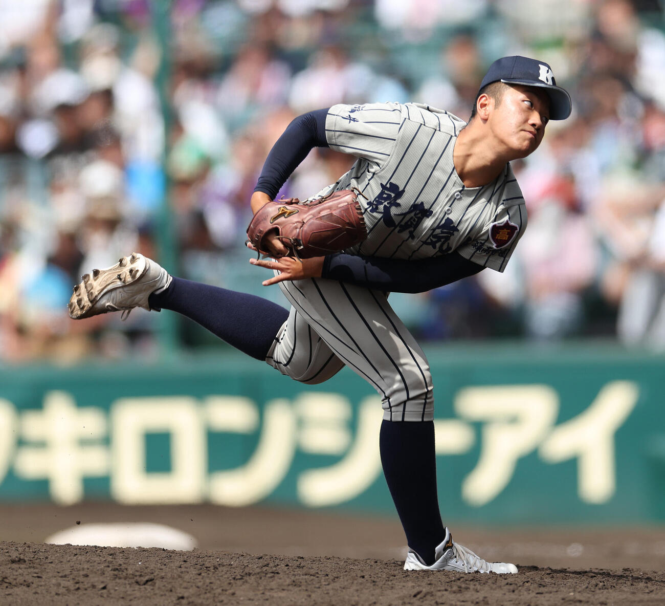 敦賀気比対横手　7回裏横手1死一、二塁、力投する敦賀気比・辻勇紗生（撮影・河田真司）