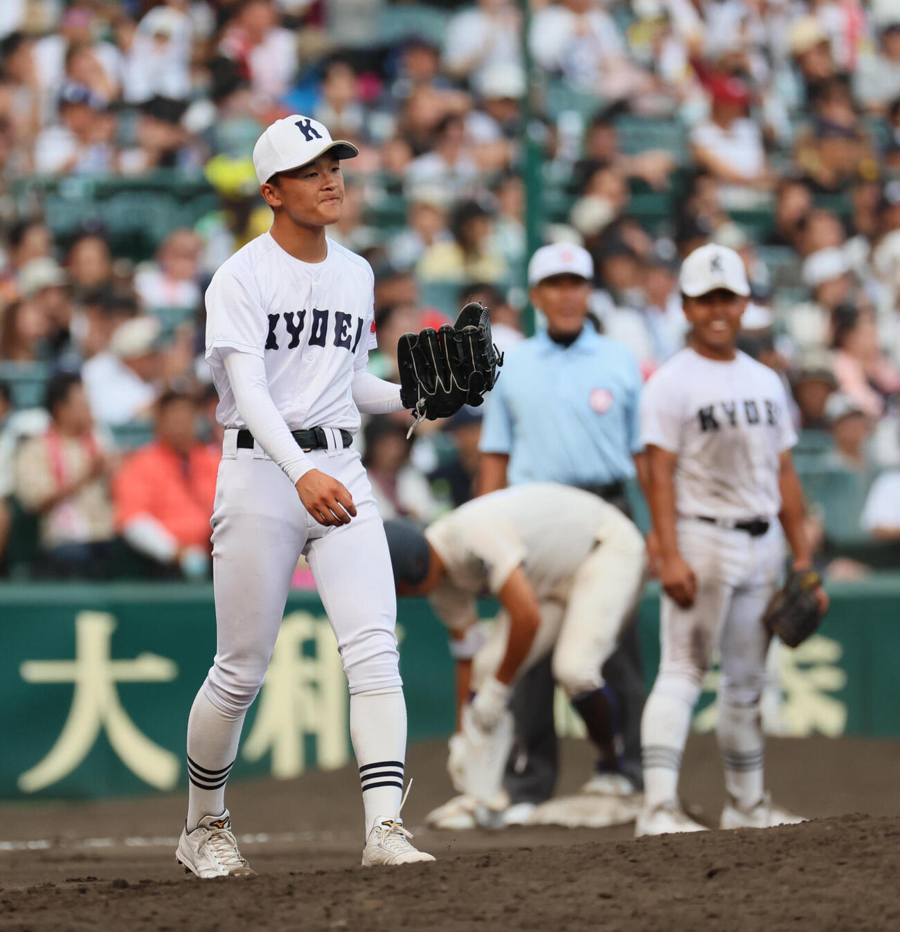履正社対享栄　8回表履正社2死二、三塁、上江滝拓未は北西華一に2点適時三塁打を浴びる（撮影・宮崎幸一）