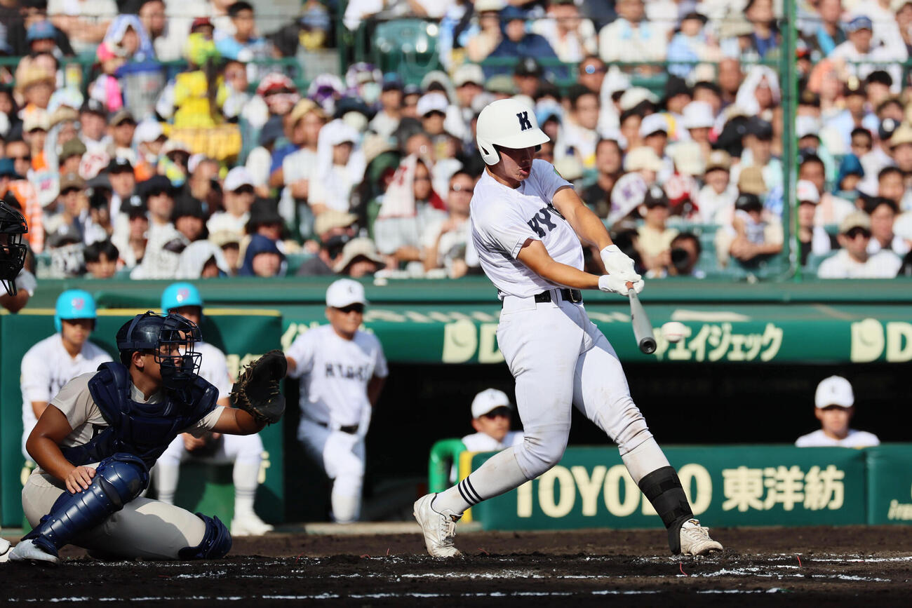 履正社対享栄　1回裏享栄2死一、二塁、大森皓太は先制適時打を放つ（撮影・宮崎幸一）