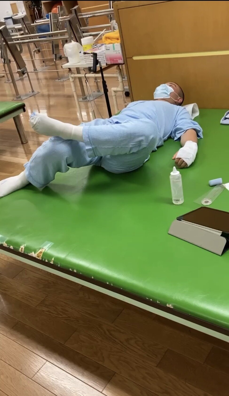 ヘルニア手術後、復帰へ向けてリハビリを行う智弁和歌山・松本虎太郎（保護者提供）