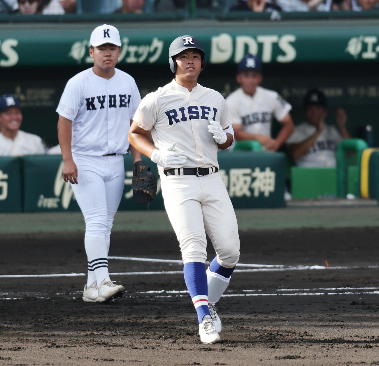 履正社対享栄　2回表履正社無死、安打を放つ辻竜乃介