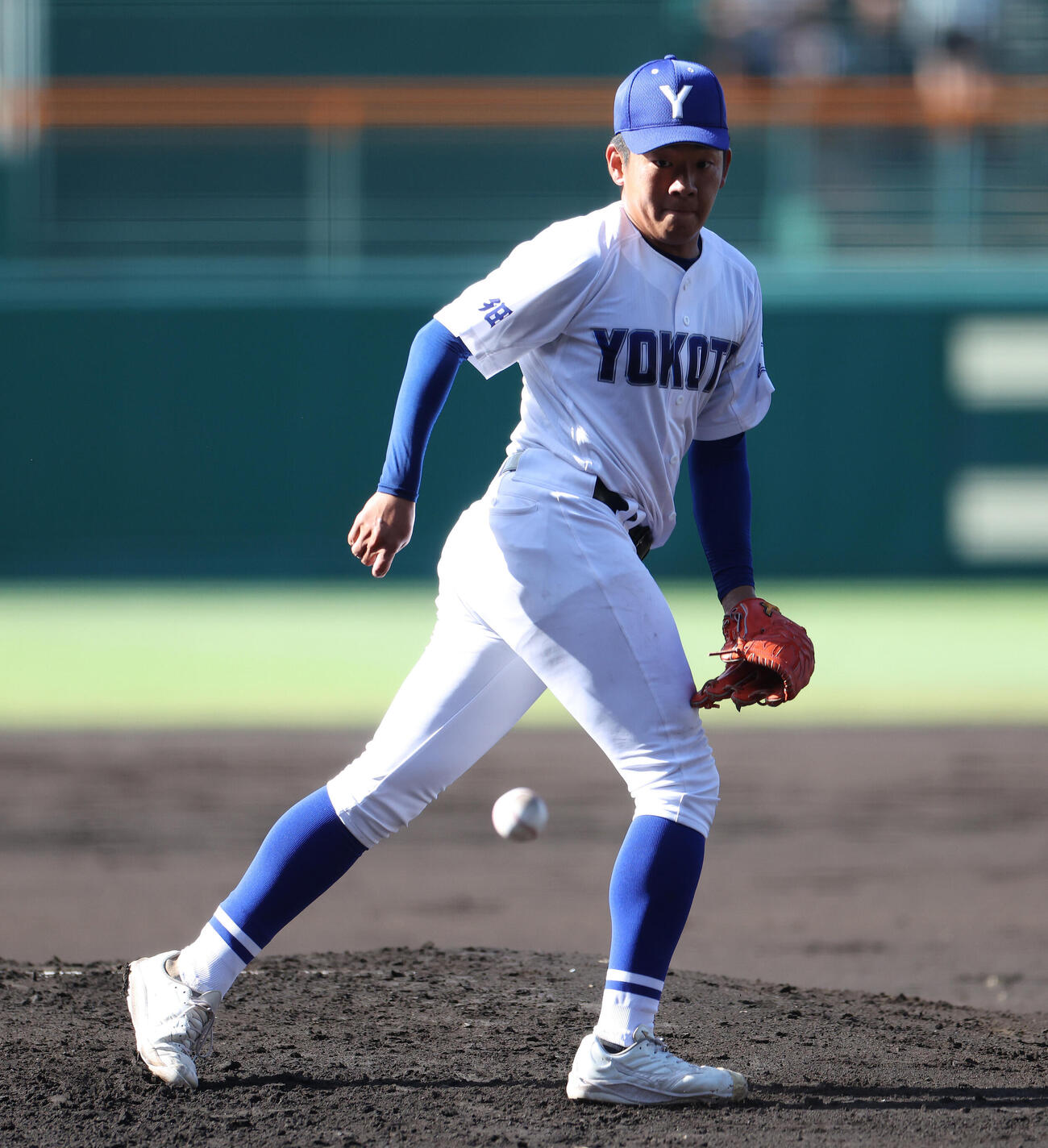 敦賀気比対横手　1回表敦賀気比2死一、三塁、後藤駿平に中前先制適時打を浴びる佐藤宙斗（撮影・河田真司）