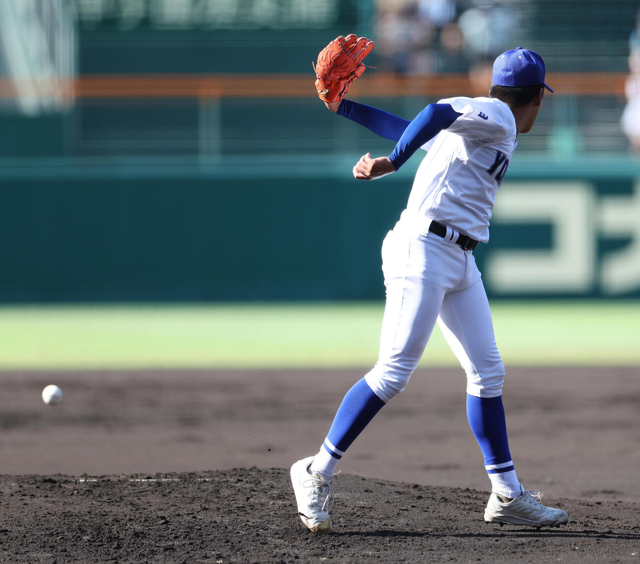 敦賀気比対横手　1回表敦賀気比2死一、三塁、後藤駿平に中前先制適時打を浴びる佐藤宙斗（撮影・河田真司）