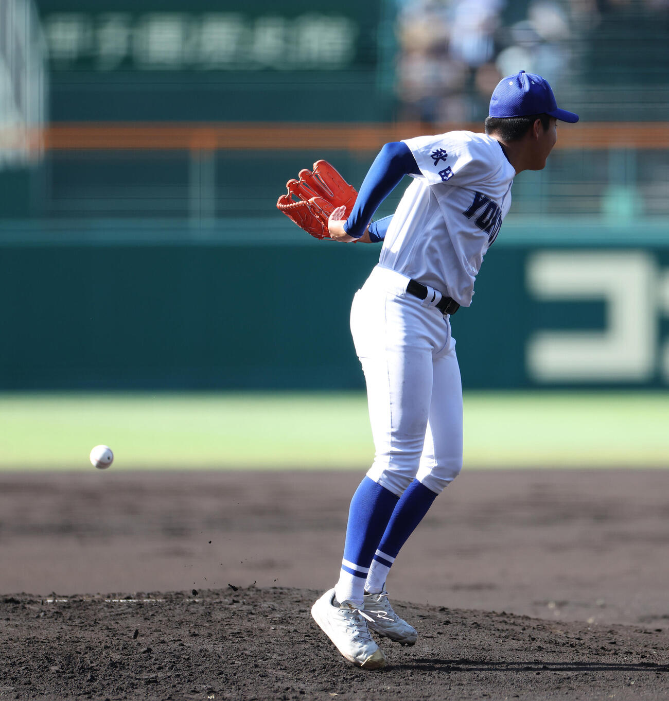 敦賀気比対横手　1回表敦賀気比2死一、三塁、後藤駿平に中前先制適時打を浴びる佐藤宙斗（撮影・河田真司）