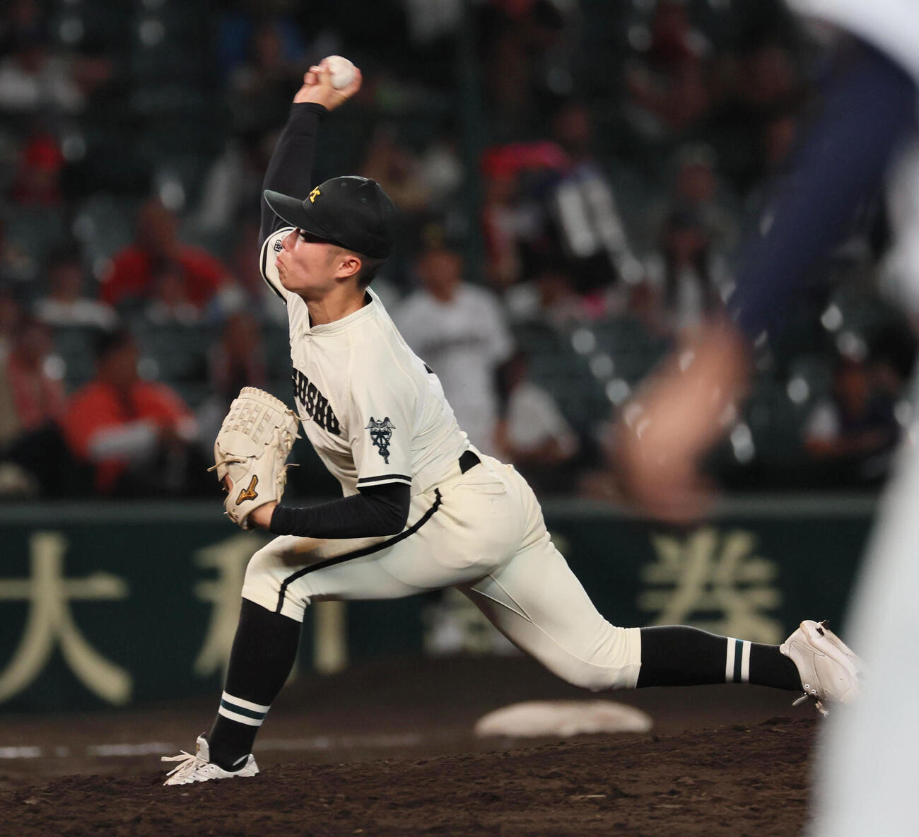 松商学園対三重　松商学園3番手の黒岩柊斗（撮影・宮崎幸一）