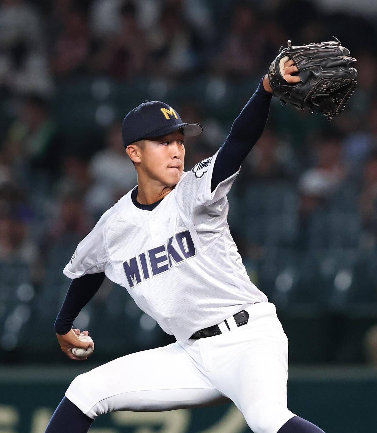 松商学園対三重　松商学園戦に2番手で力投する三重・船橋昊（撮影・白石智彦）