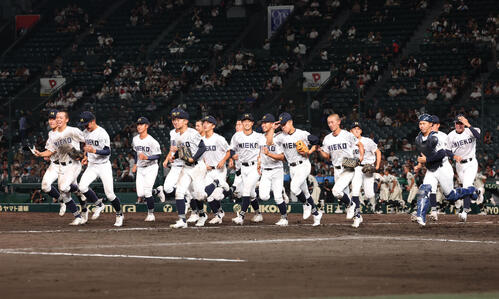 【甲子園】三重が逃げ切った　沖田監督「逆転されるのではと」終盤の松商学園の粘りに冷や汗