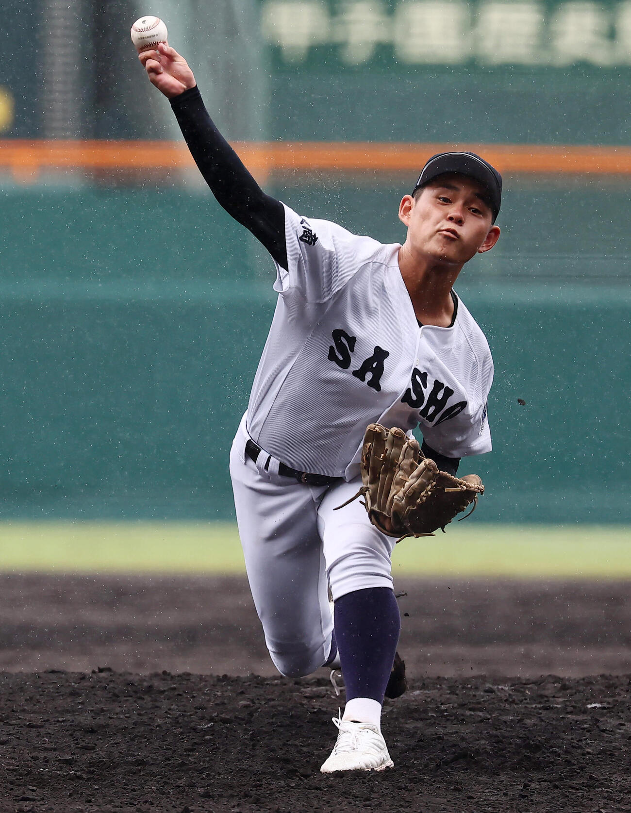 拓大紅陵対佐賀商　拓大紅陵戦に先発する佐賀商・東條陽大（撮影・加藤哉）