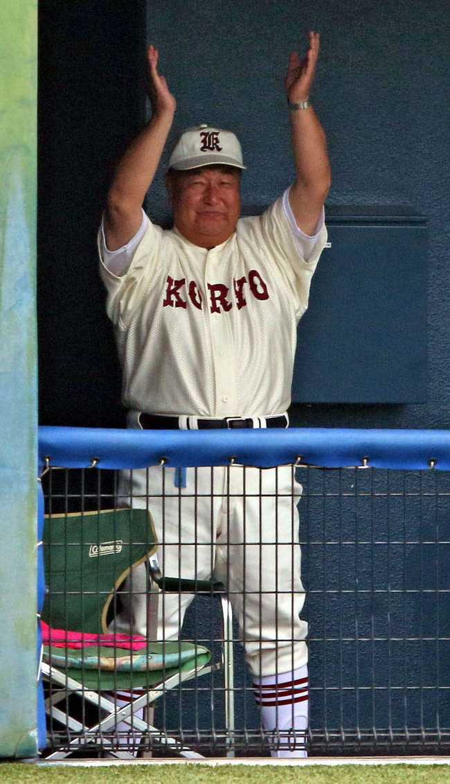 拓大紅陵監督時代の小枝守氏（14年7月撮影）
