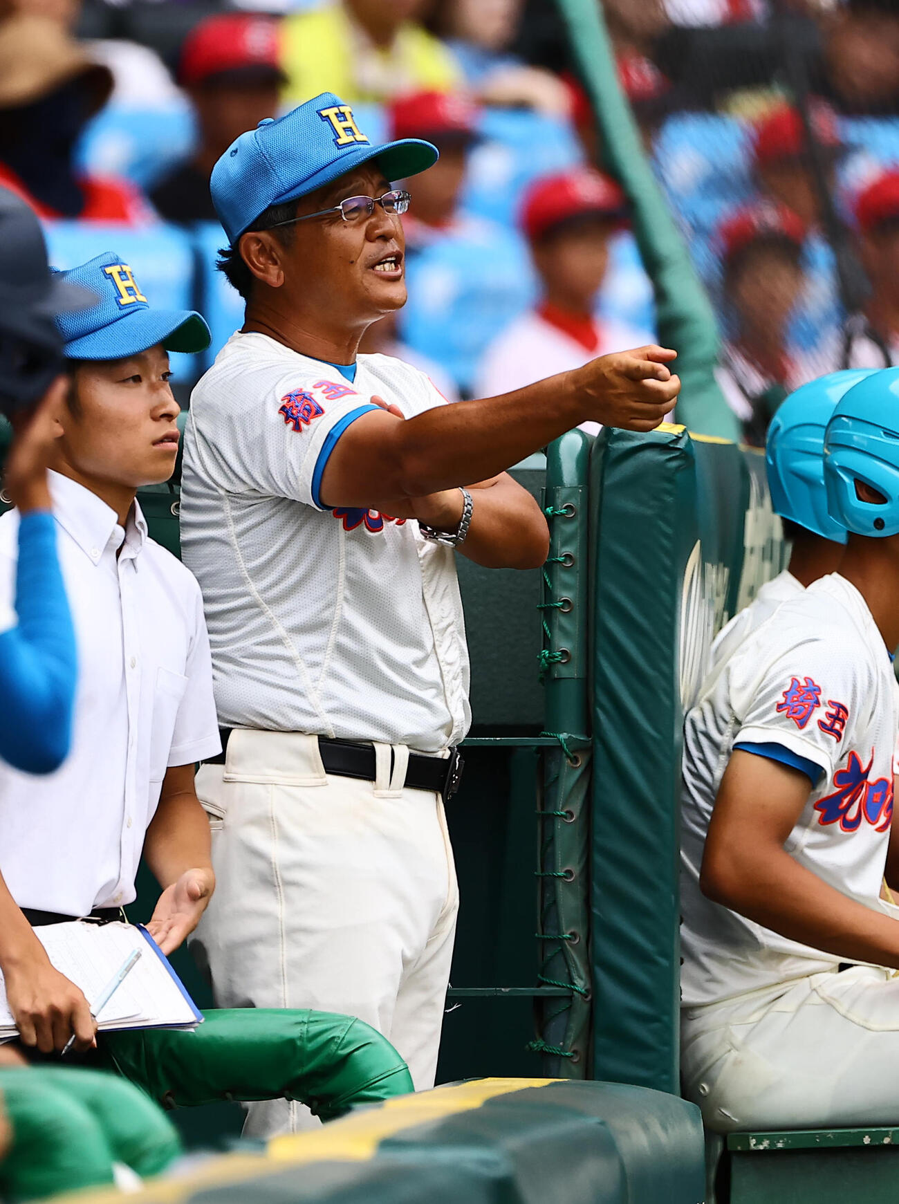 花咲徳栄対仙台育英　選手に指示を出す花咲徳栄・岩井隆監督（撮影・上田博志）