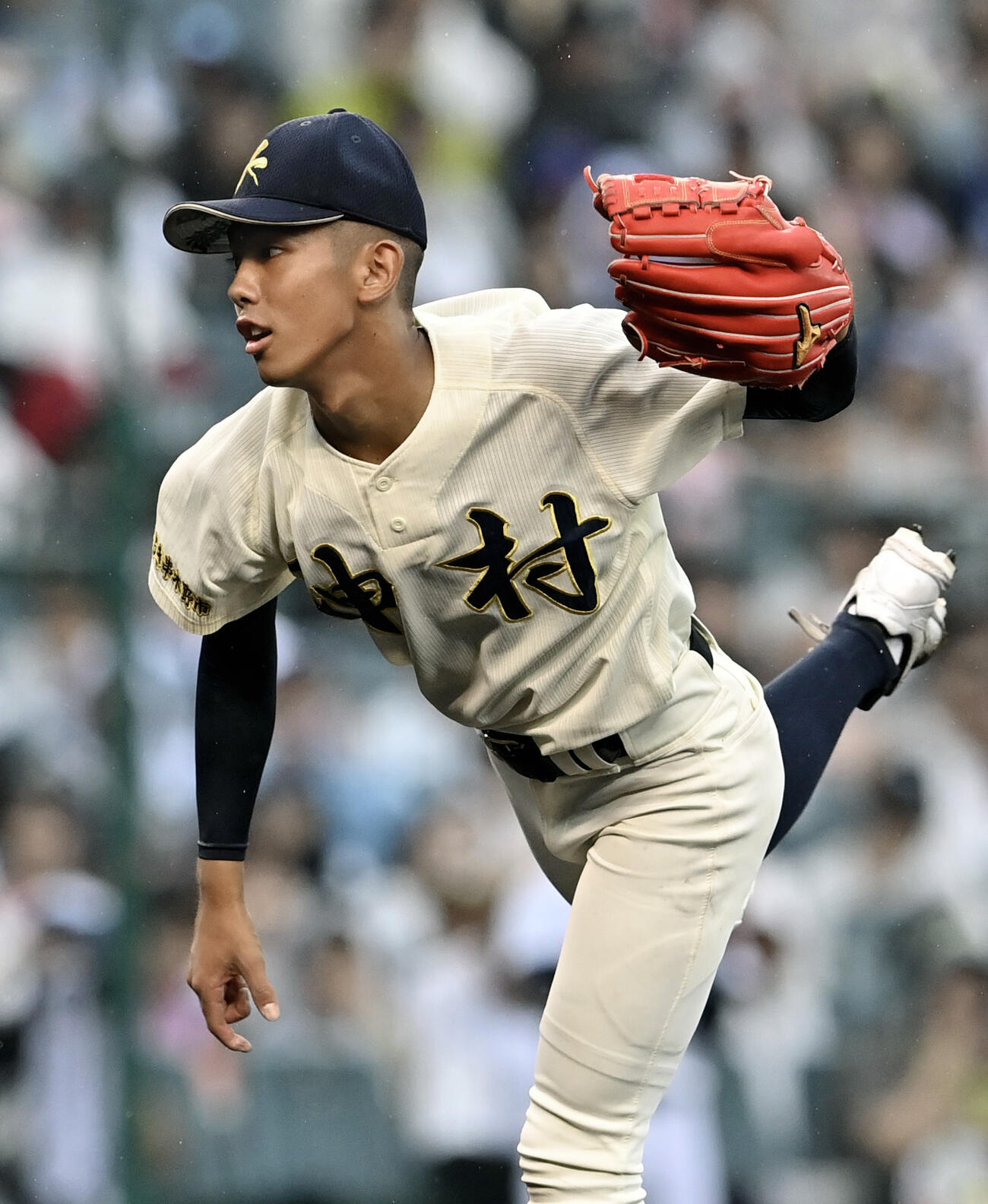 佐野日大戦に2番手で登板した神村学園・龍頭＝甲子園（共同）