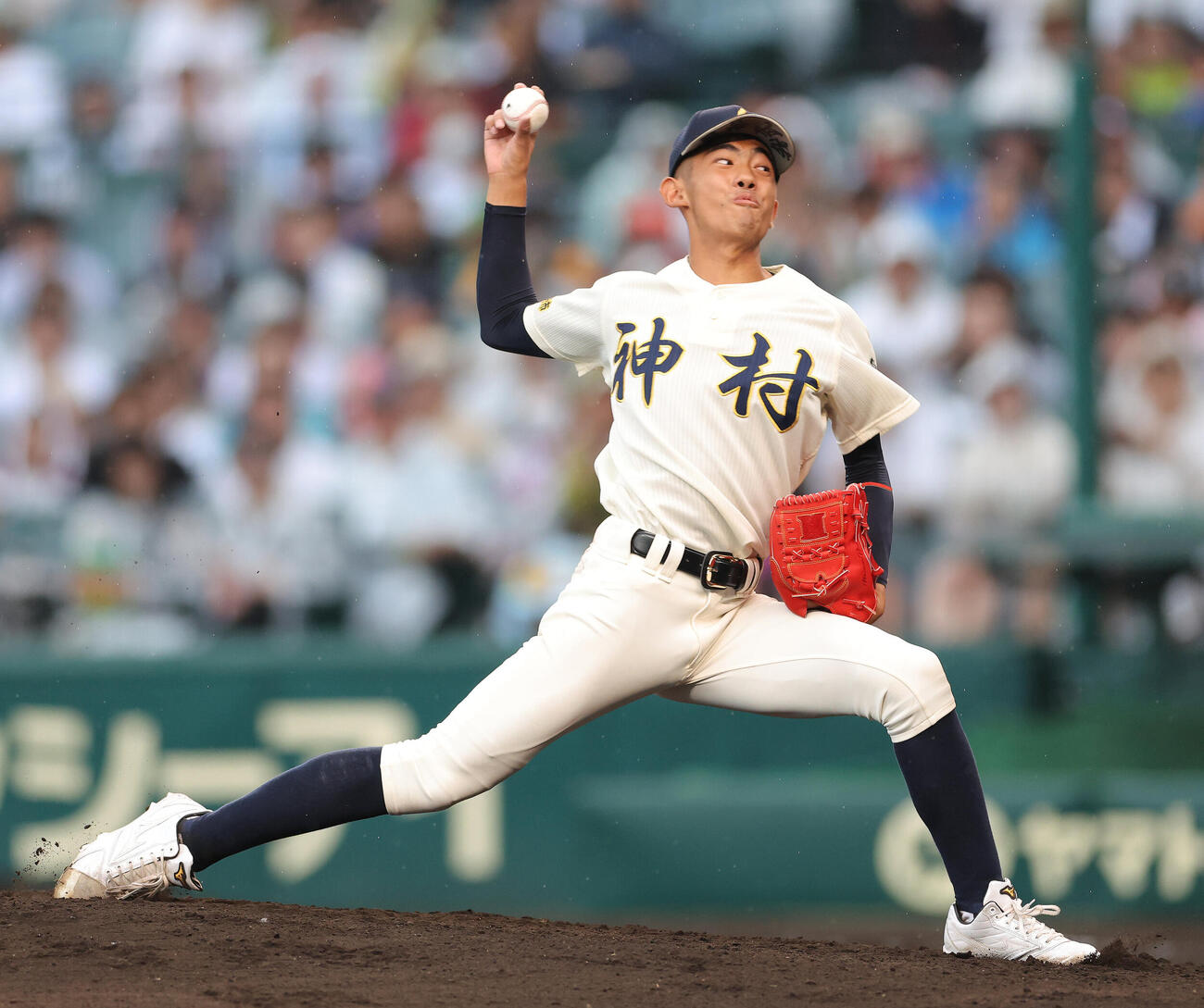 佐野日大対神村学園　3回表佐野日大2死三塁、力投する神村学園・龍原汰樹（撮影・河田真司）