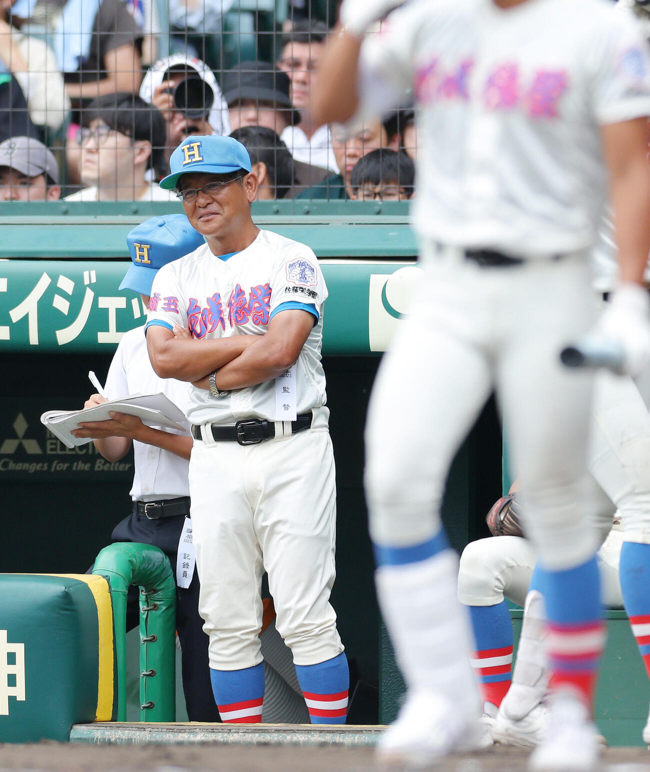 花咲徳栄対仙台育英　2回表、戦況を見守る花咲徳栄・岩井隆監督（撮影・河田真司）