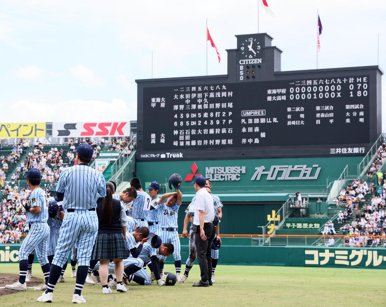 東海大甲府対高崎健康福祉大高崎高崎健康福祉大高崎に敗れ号泣する東海大甲府ナイン（撮影・加藤哉）