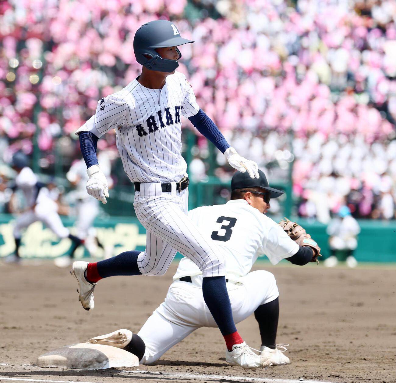 長崎日大対有明　2回裏有明2死二、三塁、新谷遼は三ゴロを打つが相手守備の悪送球で得点を挙げる（撮影・加藤哉）