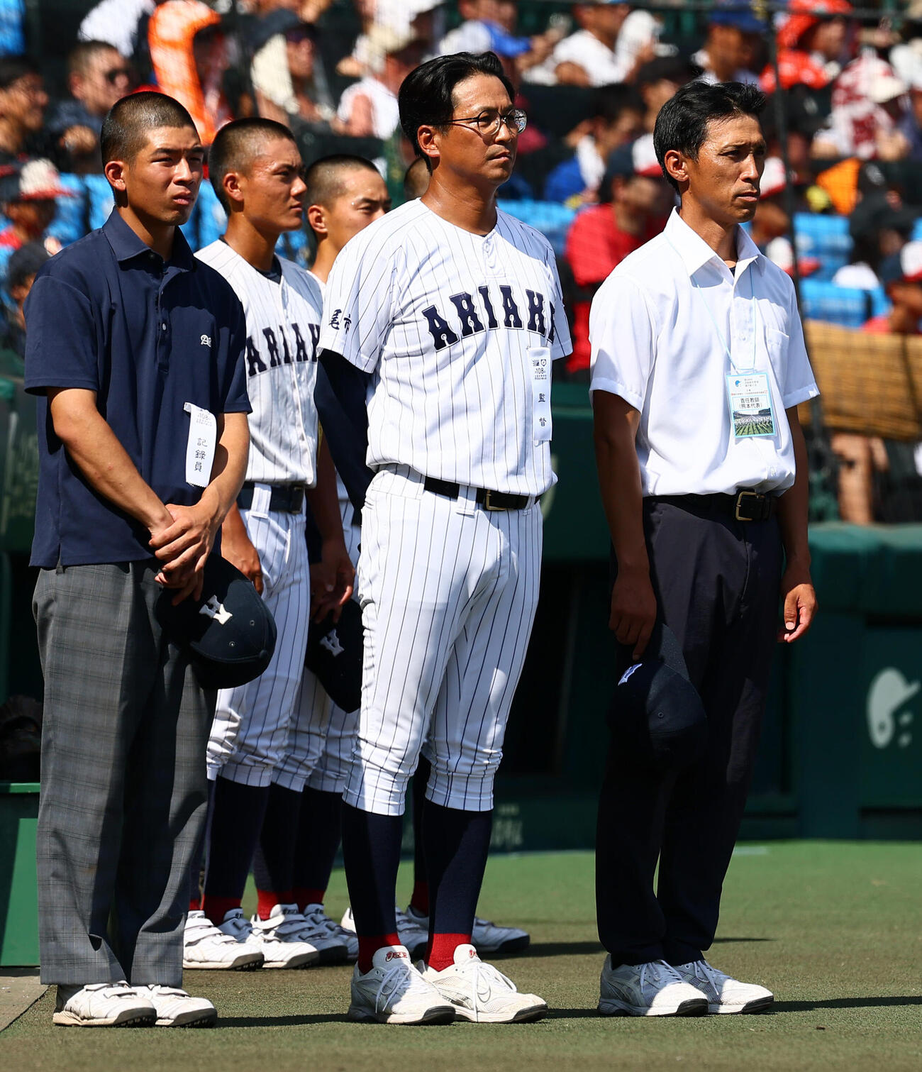 長崎日大対有明　整列する有明の高見一茂監督（撮影・加藤哉）