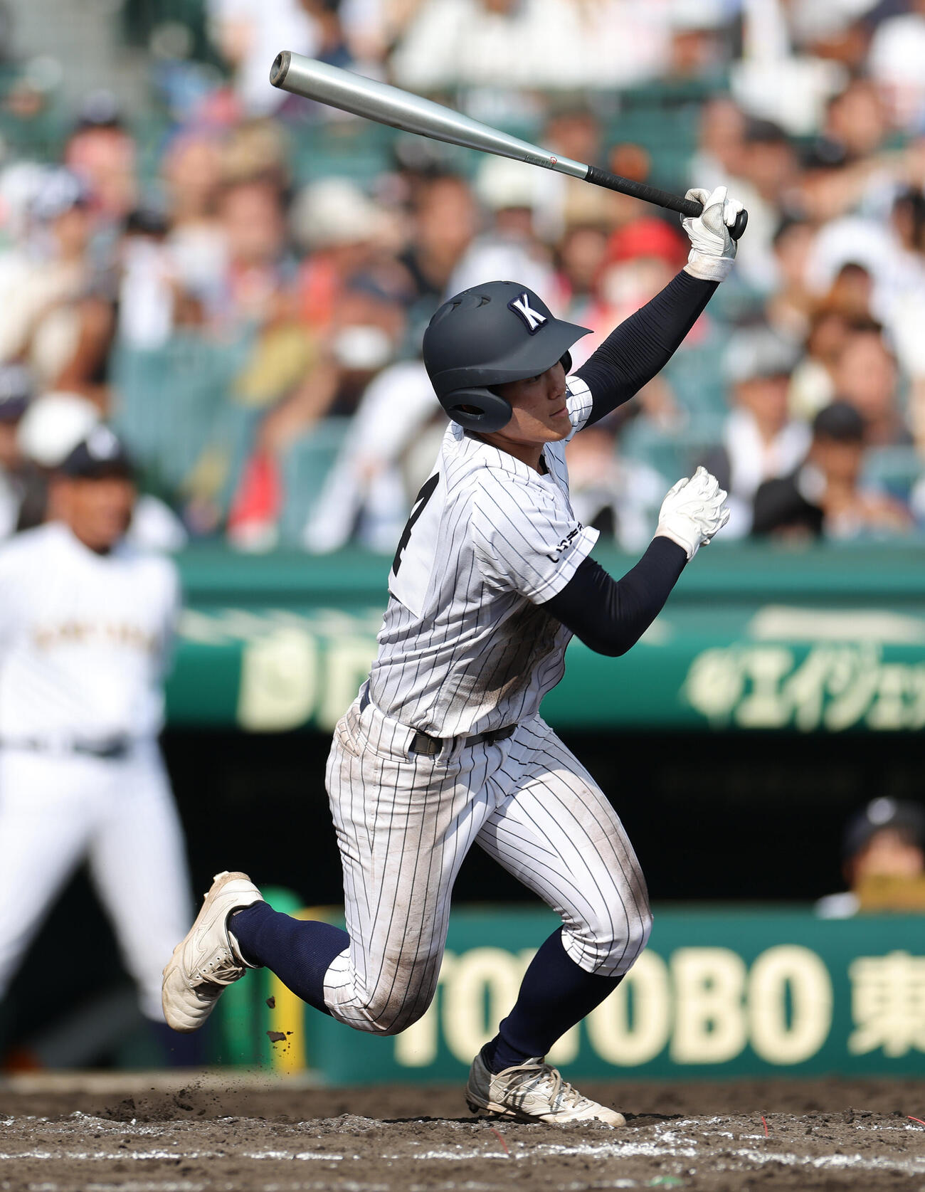 青森山田対東日本国際大昌平　4回裏東日本国際大昌平2死三塁、中前先制適時打を放つ金沢匠良（撮影・河田真司）