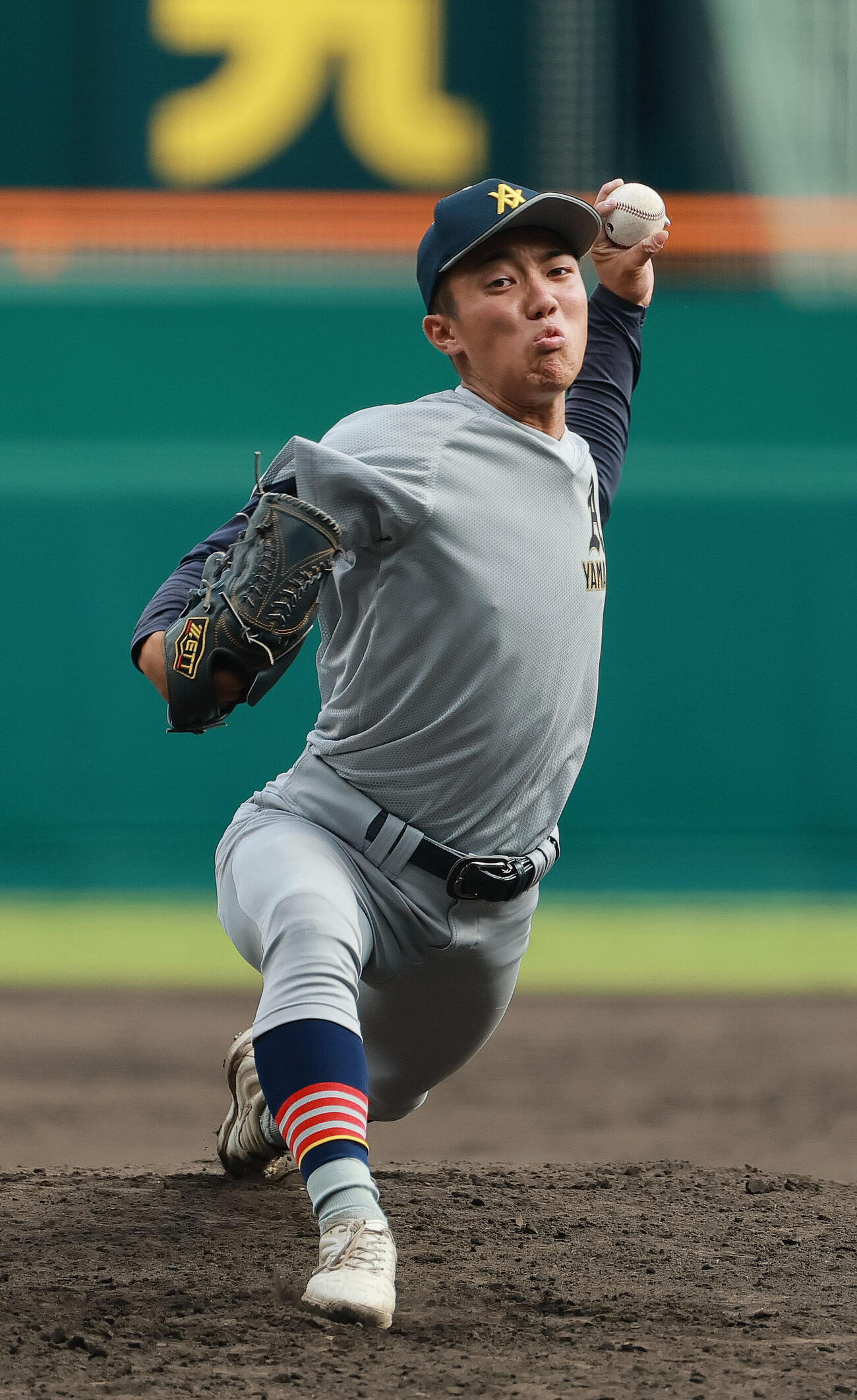 青森山田対東日本国際大昌平　5回途中、青森山田2番手で登板する山田勇翔（撮影・上山淳一）