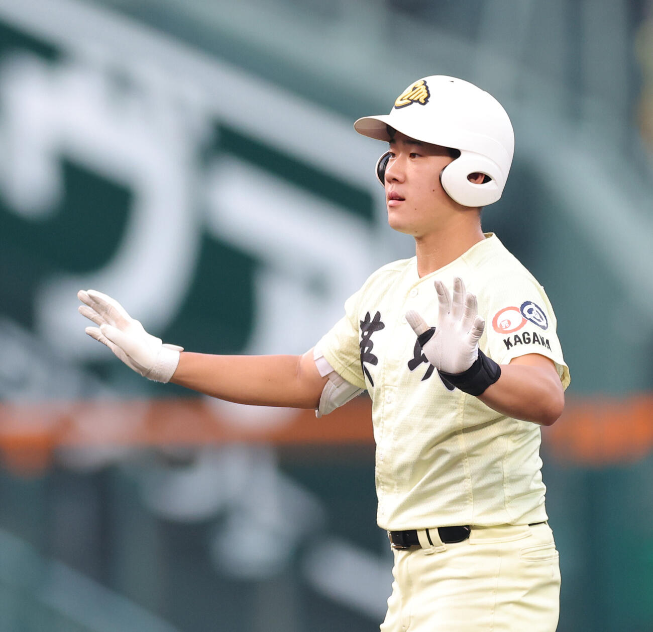 英明対大分商　3回表英明1死一塁、二塁打を放つ松原蒼真（撮影・河田真司）