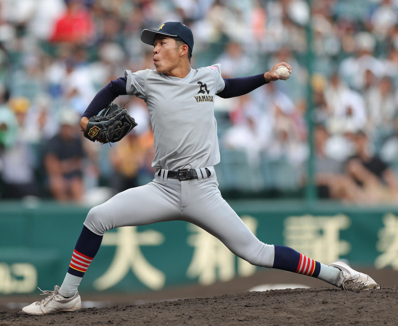 青森山田対東日本国際大昌平　5回裏、力投する青森山田・川久保昂直（撮影・河田真司）