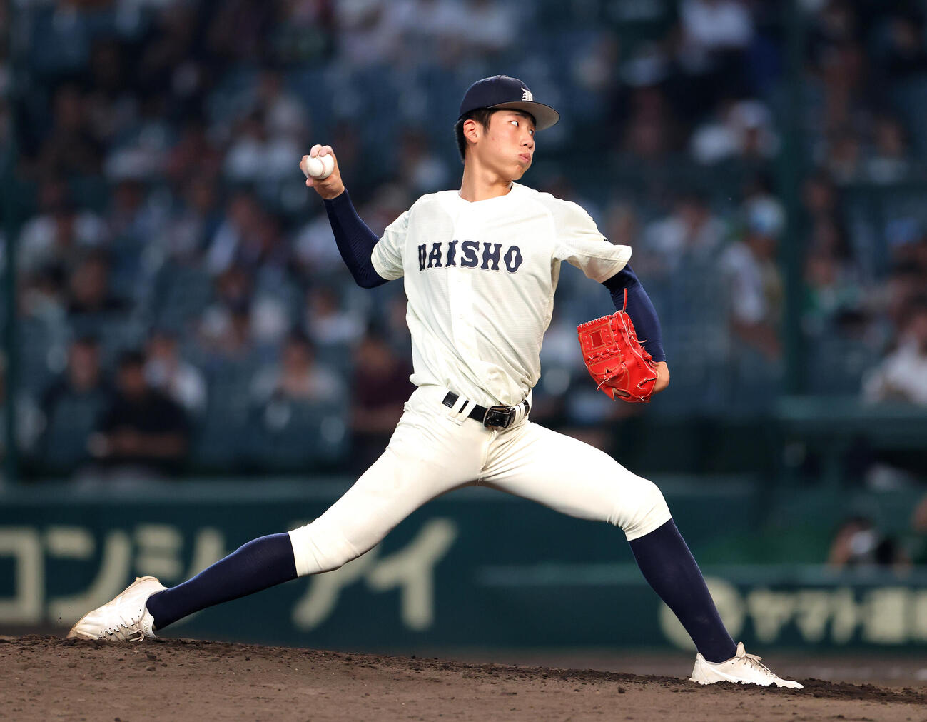 英明対大分商　6回表、力投する大分商・平田玲翔（撮影・河田真司）