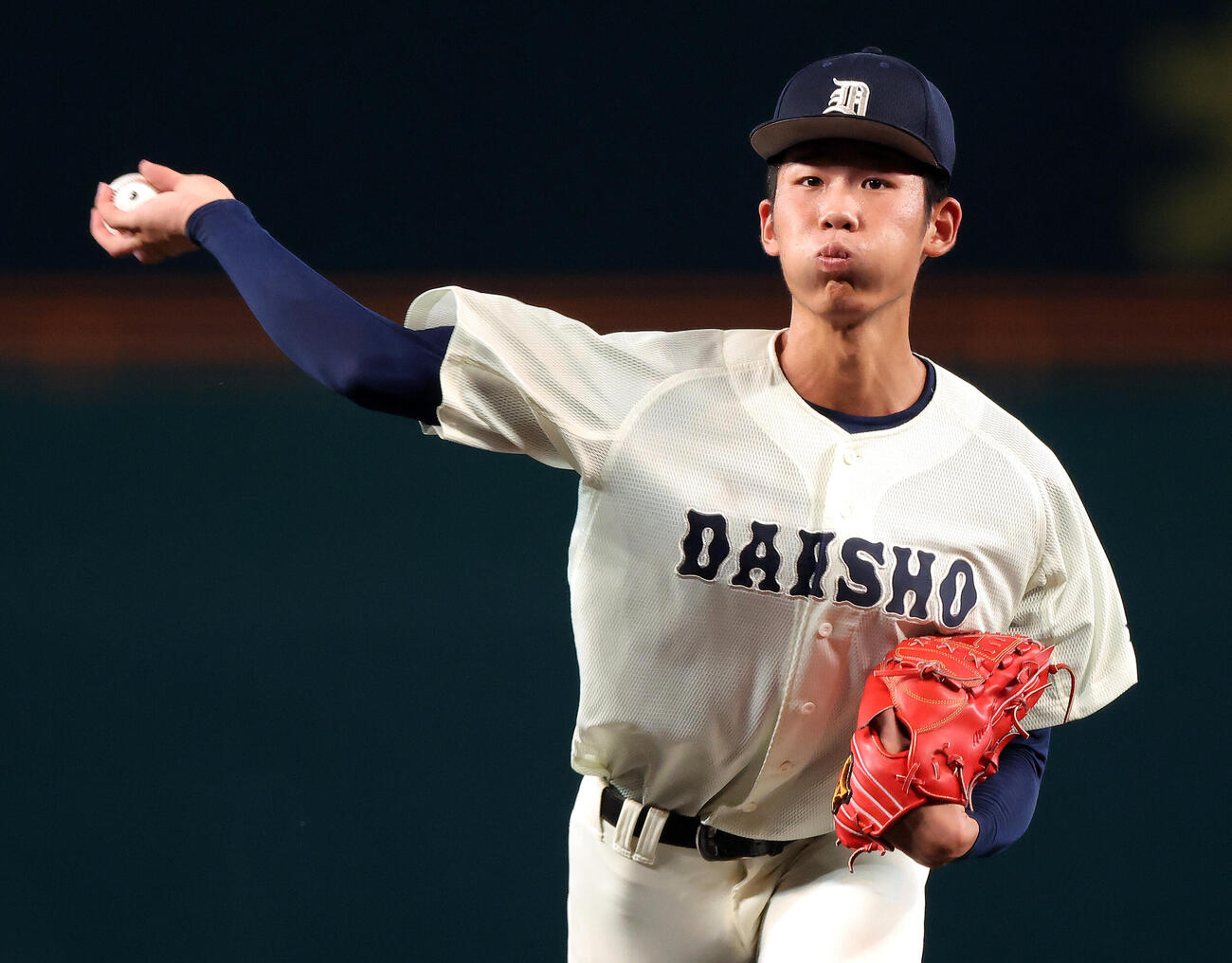 英明対大分商　7回表、力投する大分商・平田玲翔（撮影・河田真司）