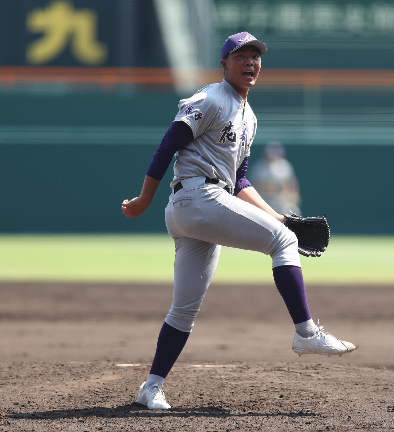 花巻東対岡山学芸館　2回裏、力投する花巻東・菅原駿（撮影・河田真司）