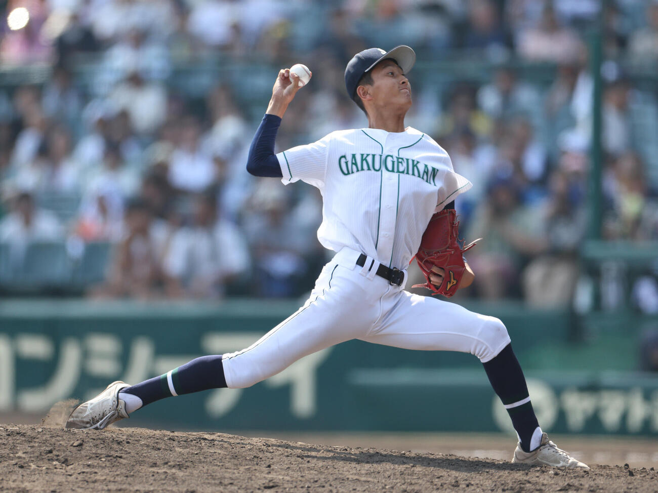 花巻東対岡山学芸館　6回表花巻東1死一、二塁、力投する原野聖矢（撮影・河田真司）