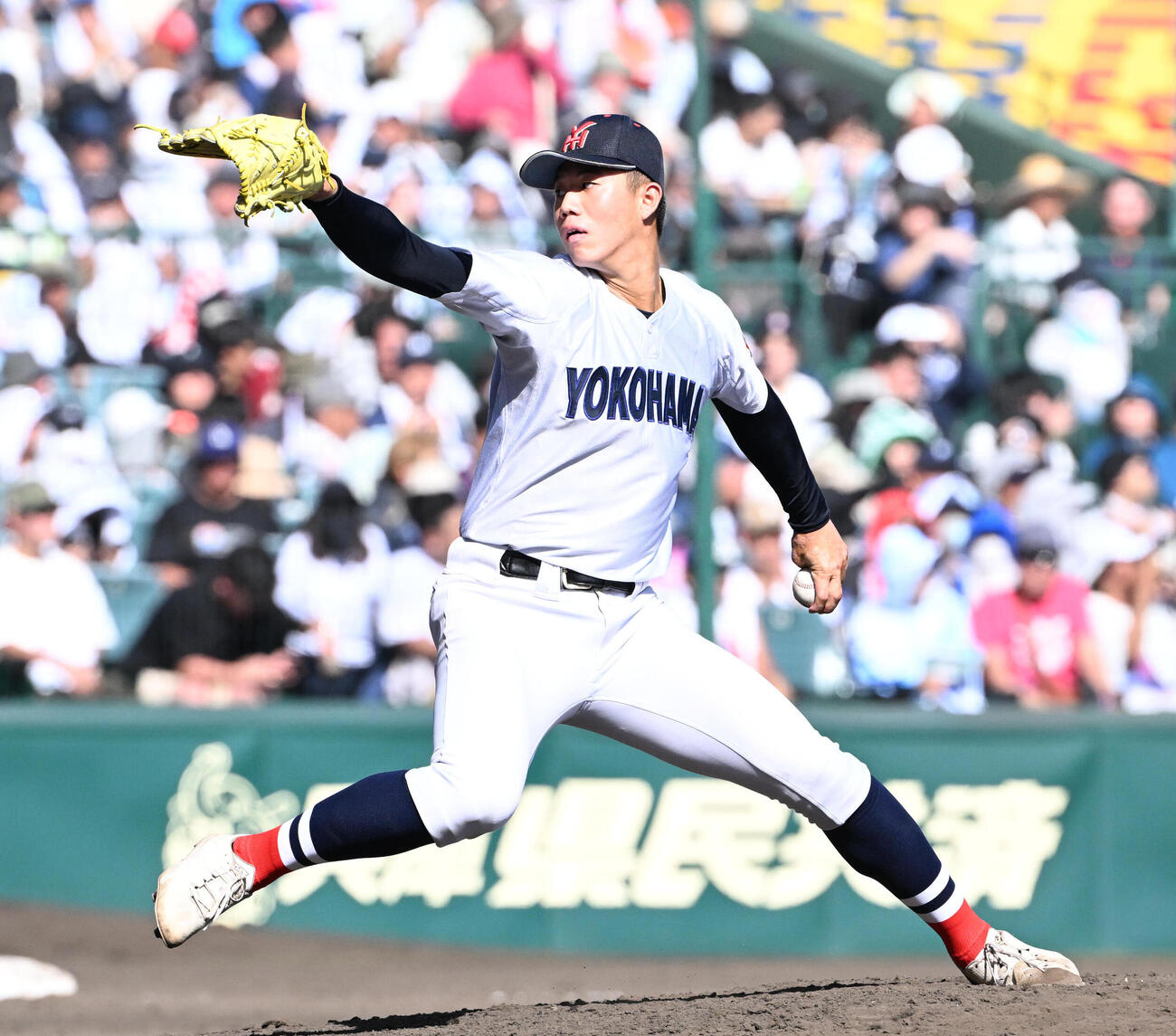 8月10日の沖縄尚学戦で2番手として登板した横浜・小林鉄三郎