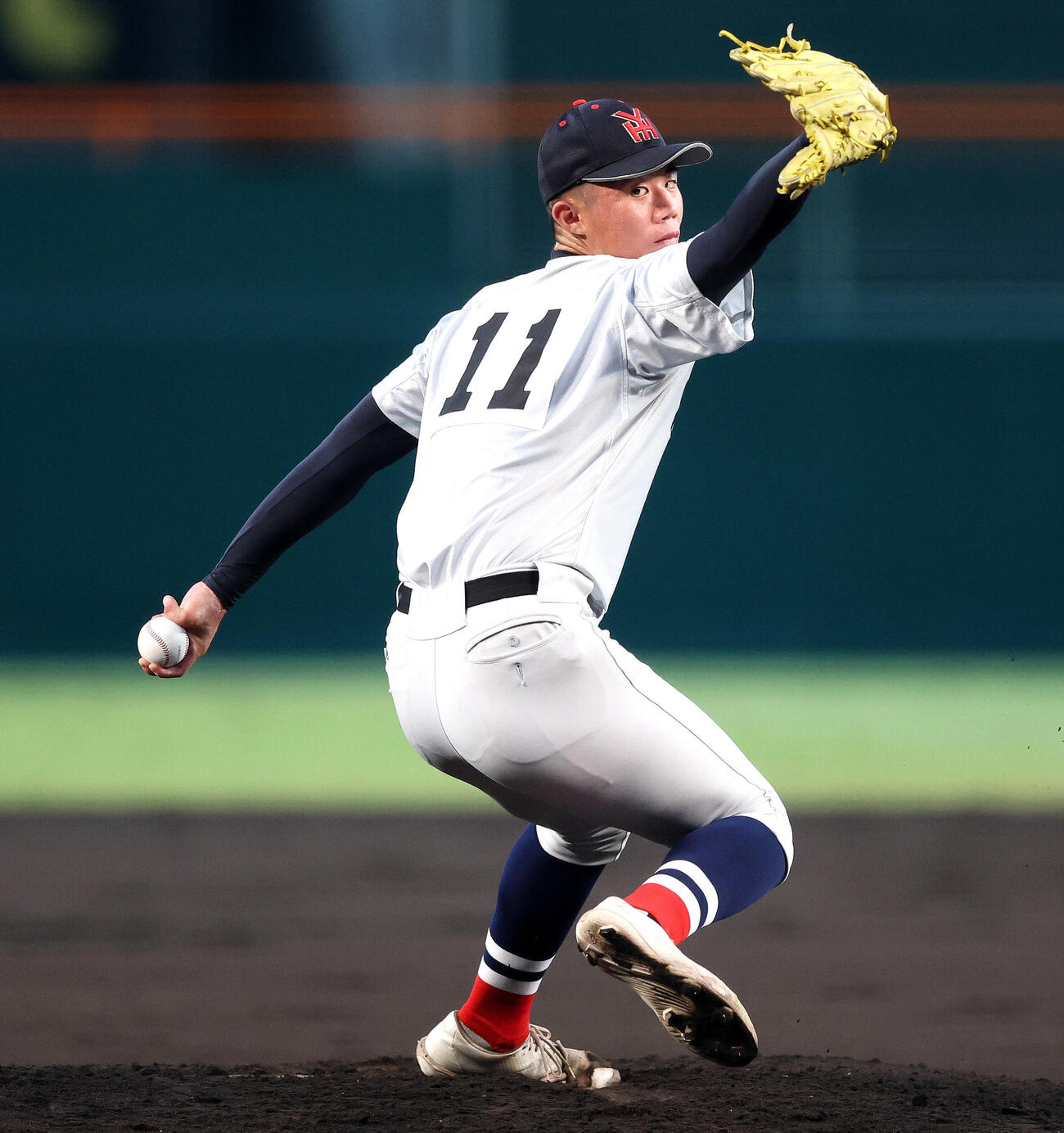 横浜対日南学園　先発登板で力投する横浜・小林鉄三郎（撮影・河田真司）
