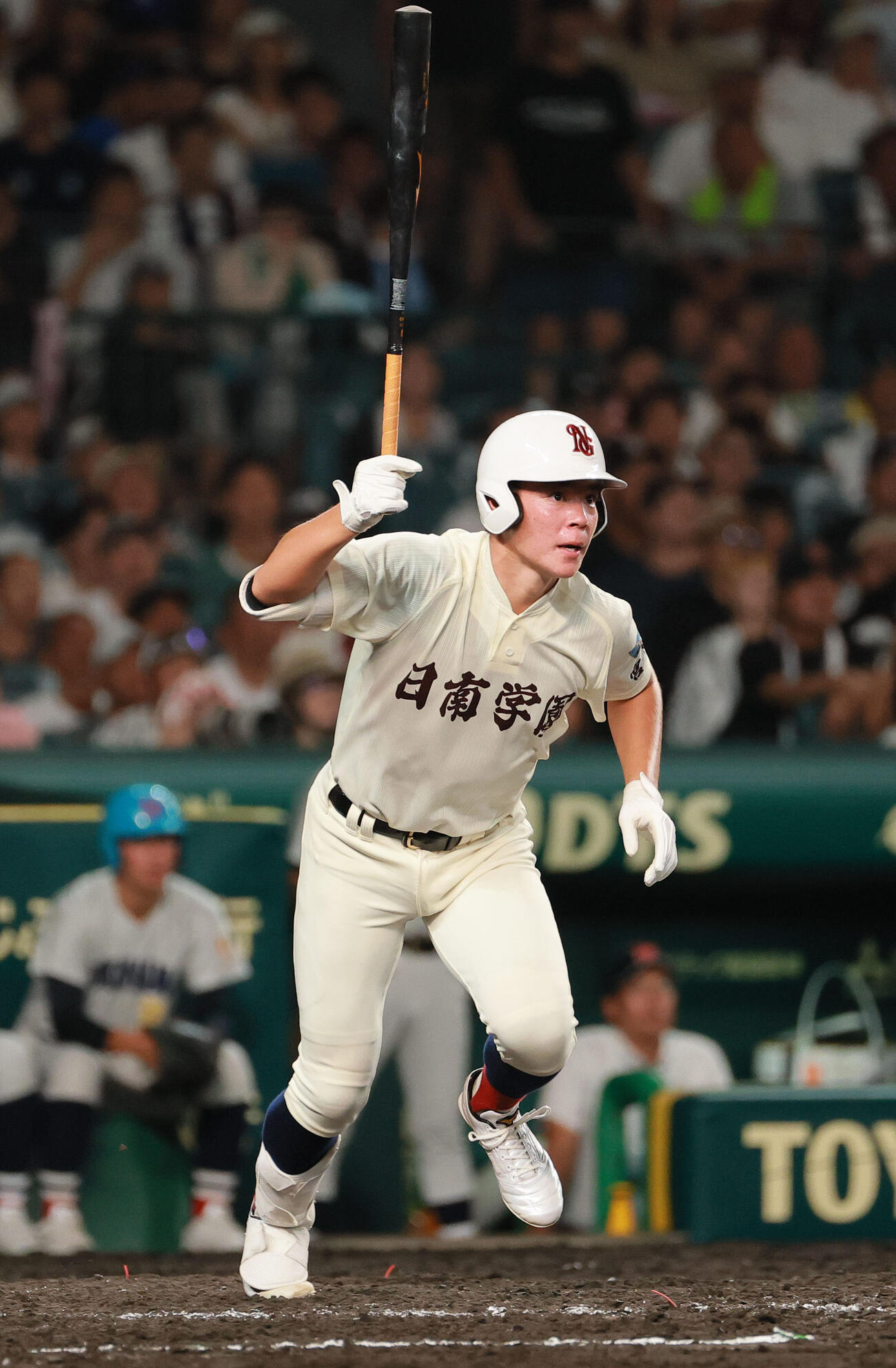 横浜対日南学園　4回裏日南学園無死、田中皐晴は二塁打を放つ（撮影・上山淳一）