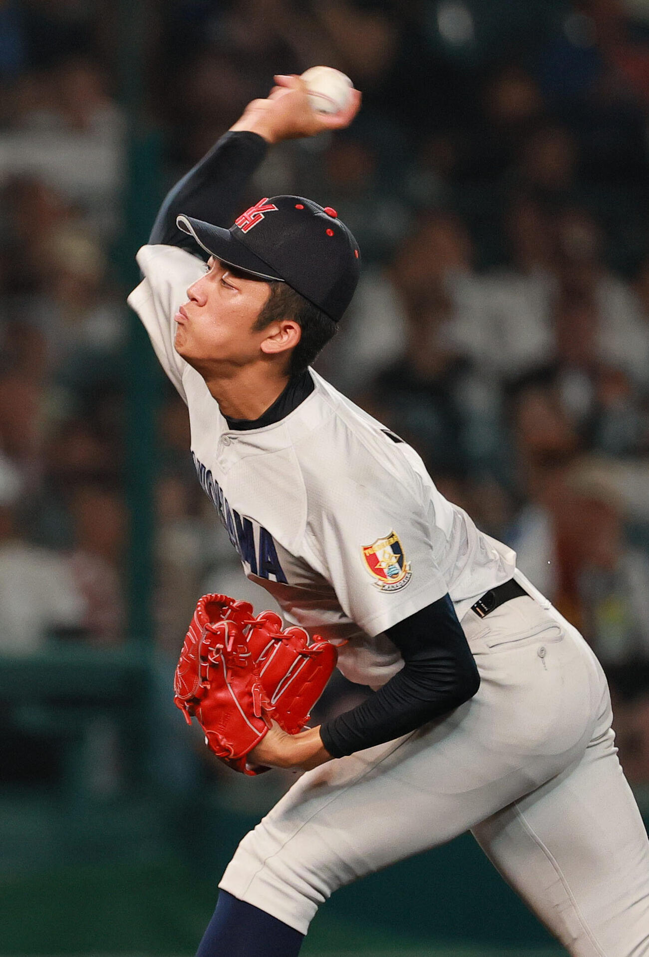 横浜対日南学園　7回裏、力投する横浜・織田翔希（撮影・上山淳一）