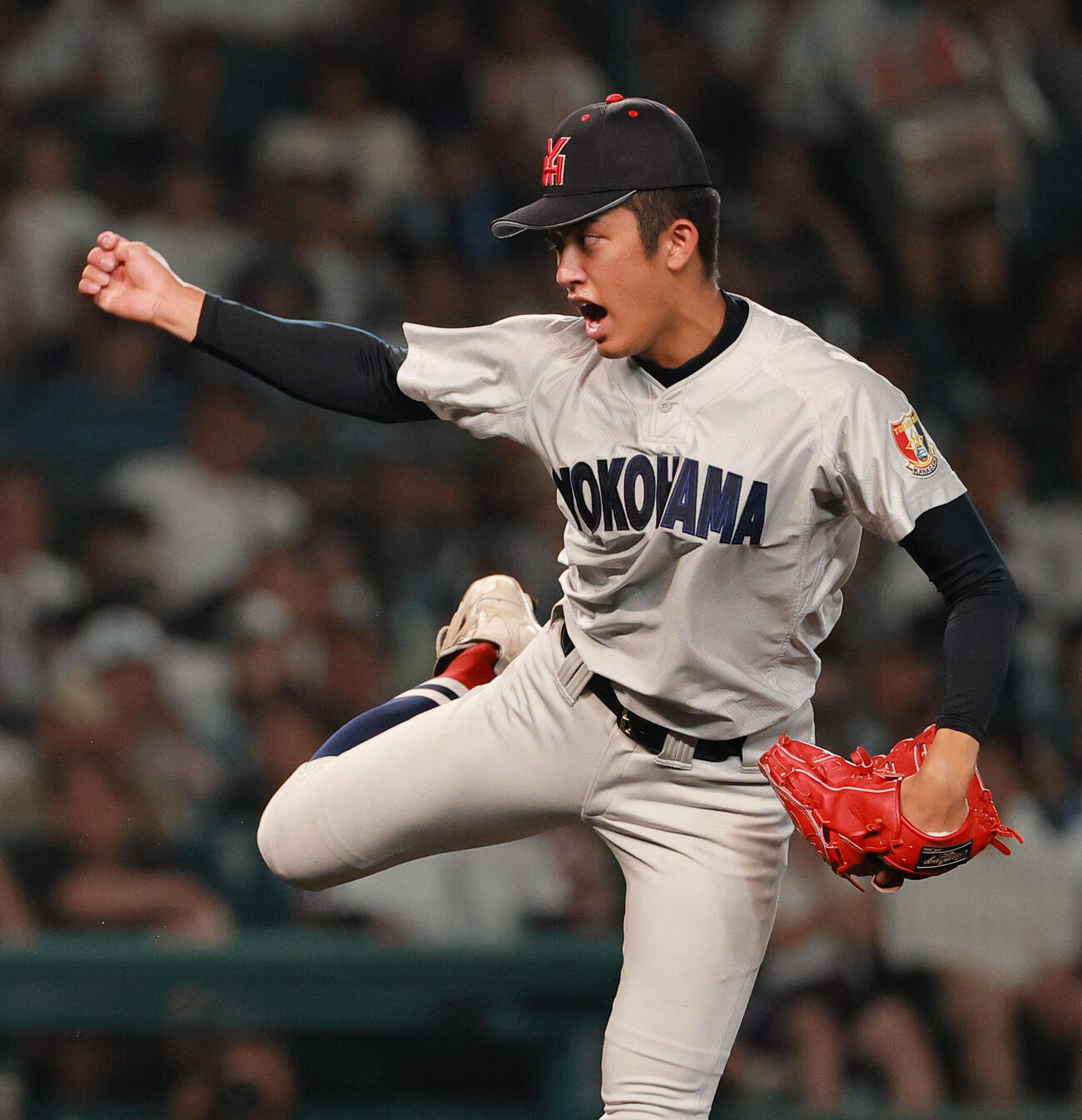横浜対日南学園　7回裏、力投する横浜・織田翔希（撮影・上山淳一）