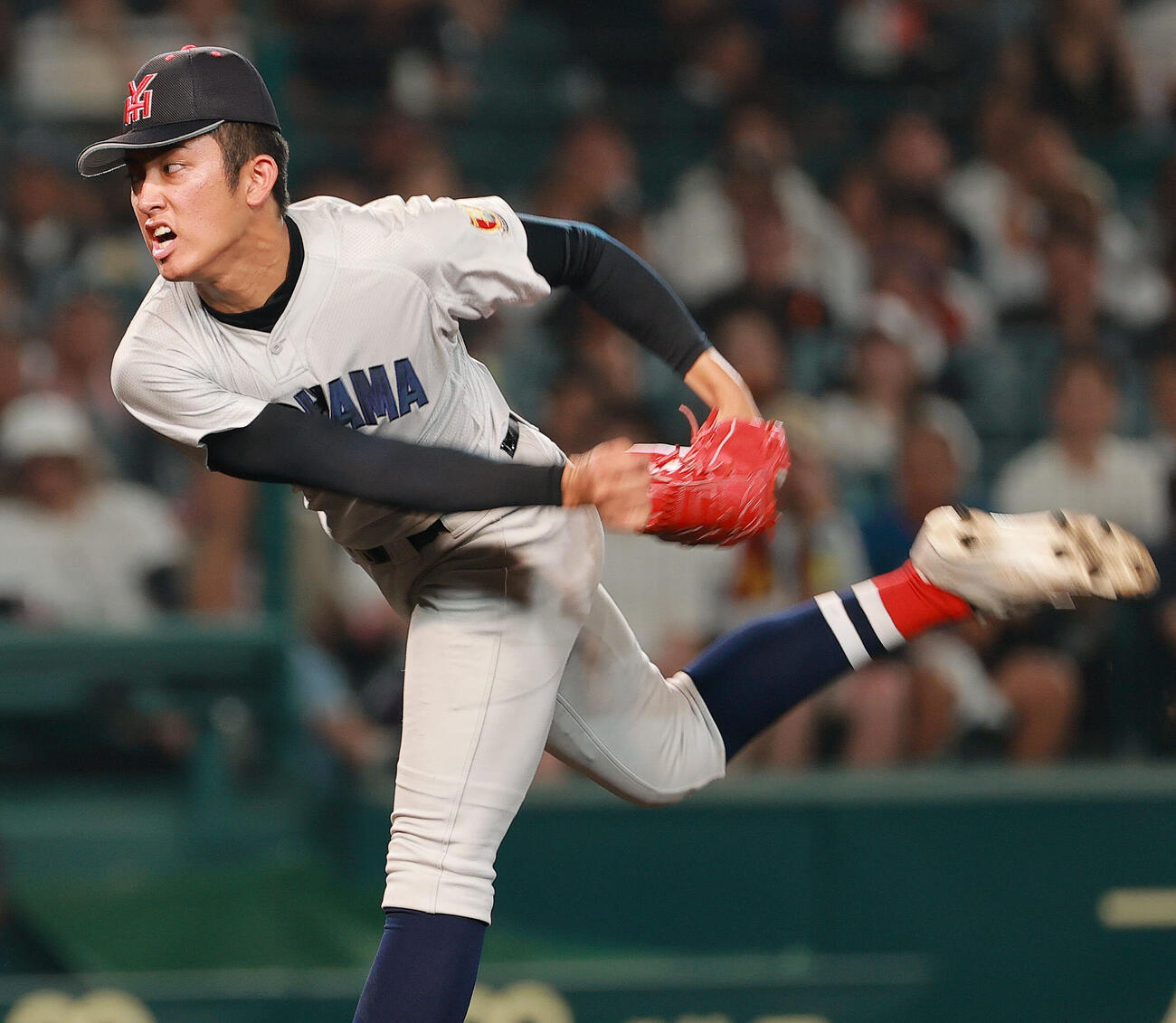 横浜対日南学園　8回裏日南学園1死、156キロマークする横浜・織田翔希（撮影・上山淳一）