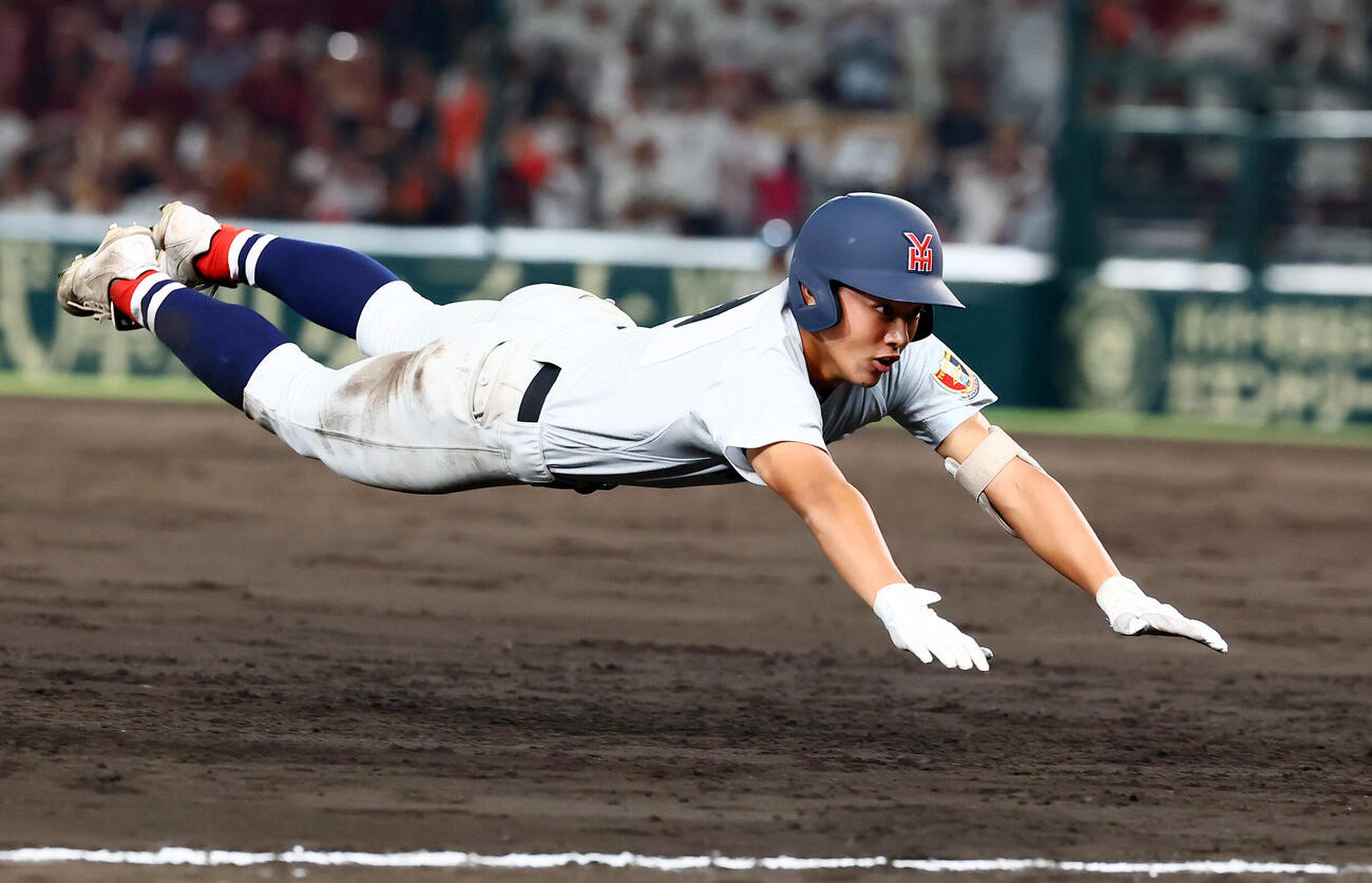 横浜対日南学園　7回表横浜2死二塁、千島大翼は中越え適時三塁打を放つ（撮影・加藤哉）