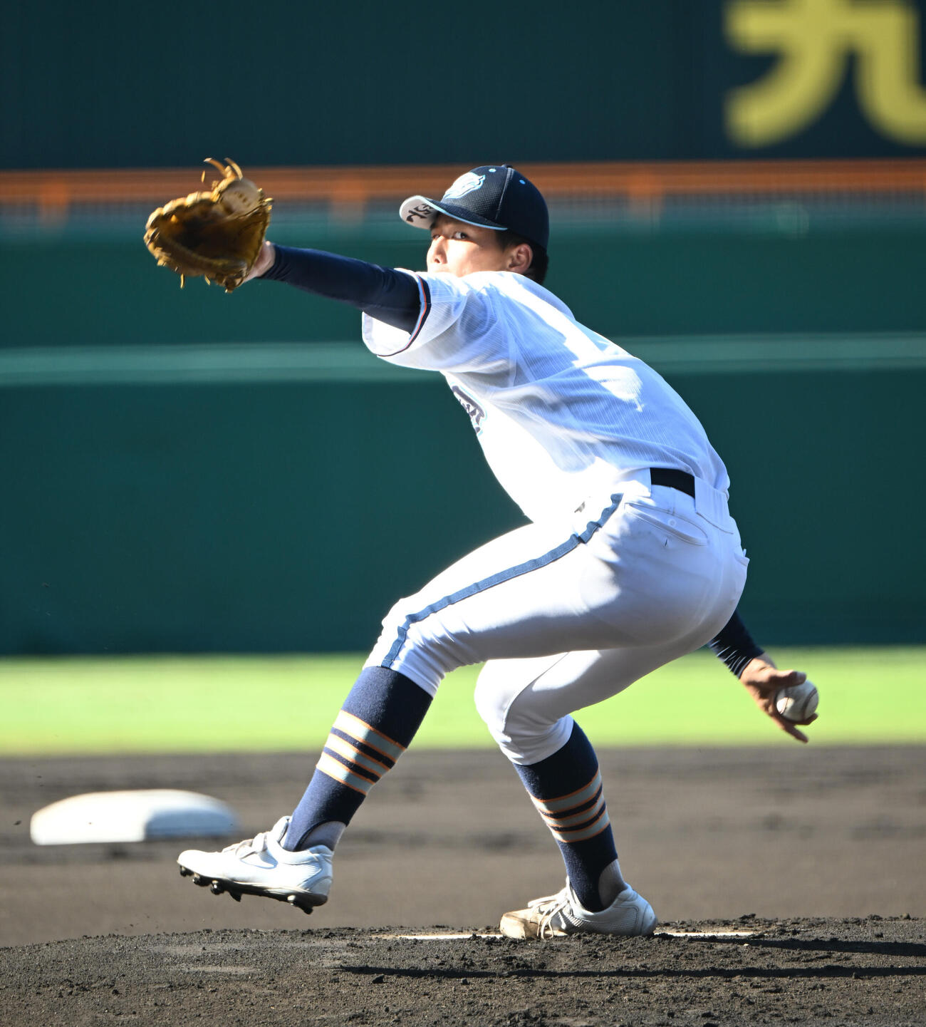 天理対高川学園　　先発する高川学園・木下瑛二（撮影・和賀正仁）