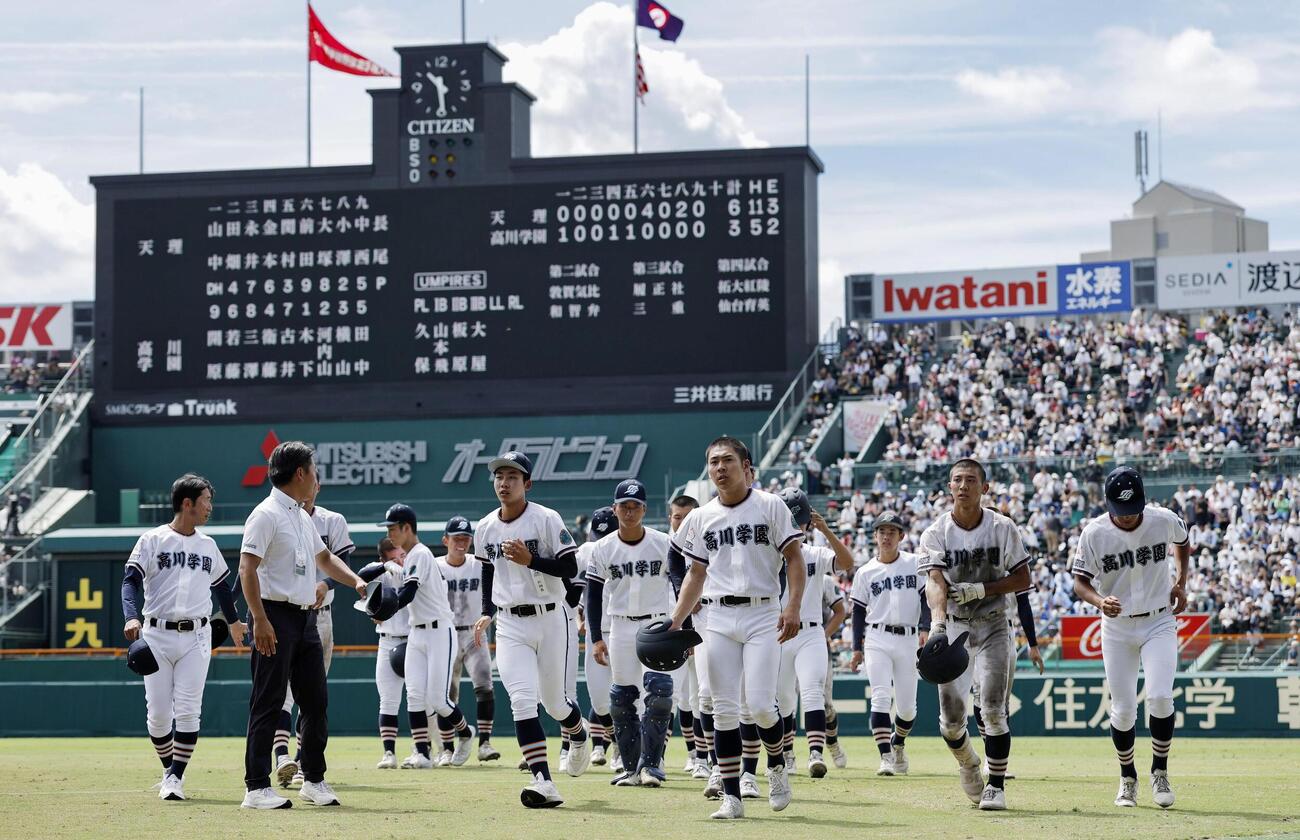 天理に敗れた高川学園ナイン（共同）