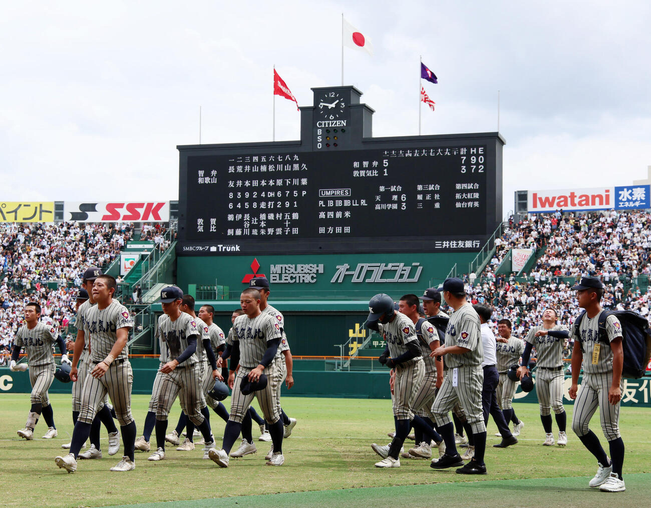 智弁和歌山対敦賀気比　タイブレークで智弁和歌山に敗れた敦賀気比ナイン（撮影・加藤哉）