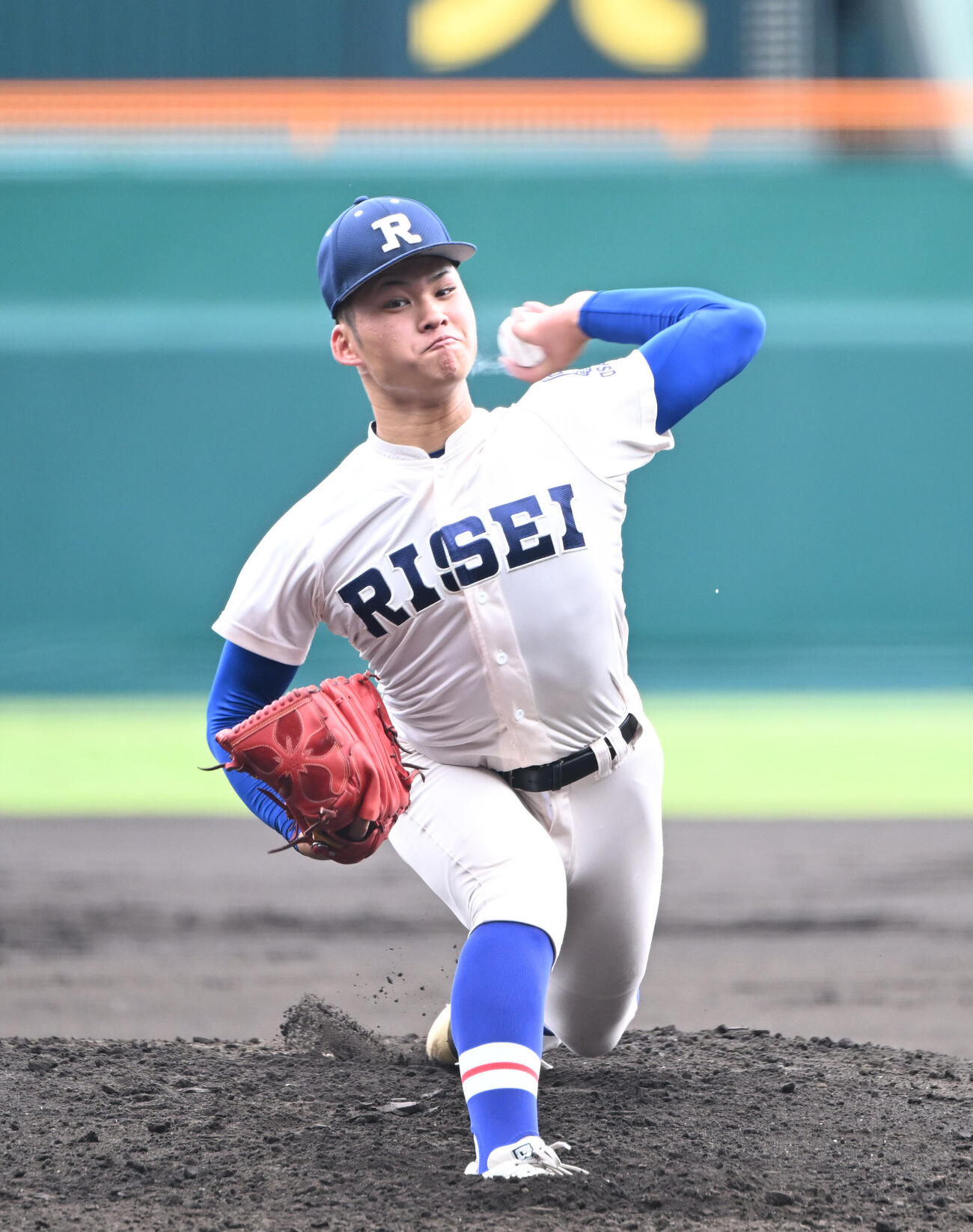 履正社対三重　先発する履正社・上山篤慶（撮影・和賀正仁）