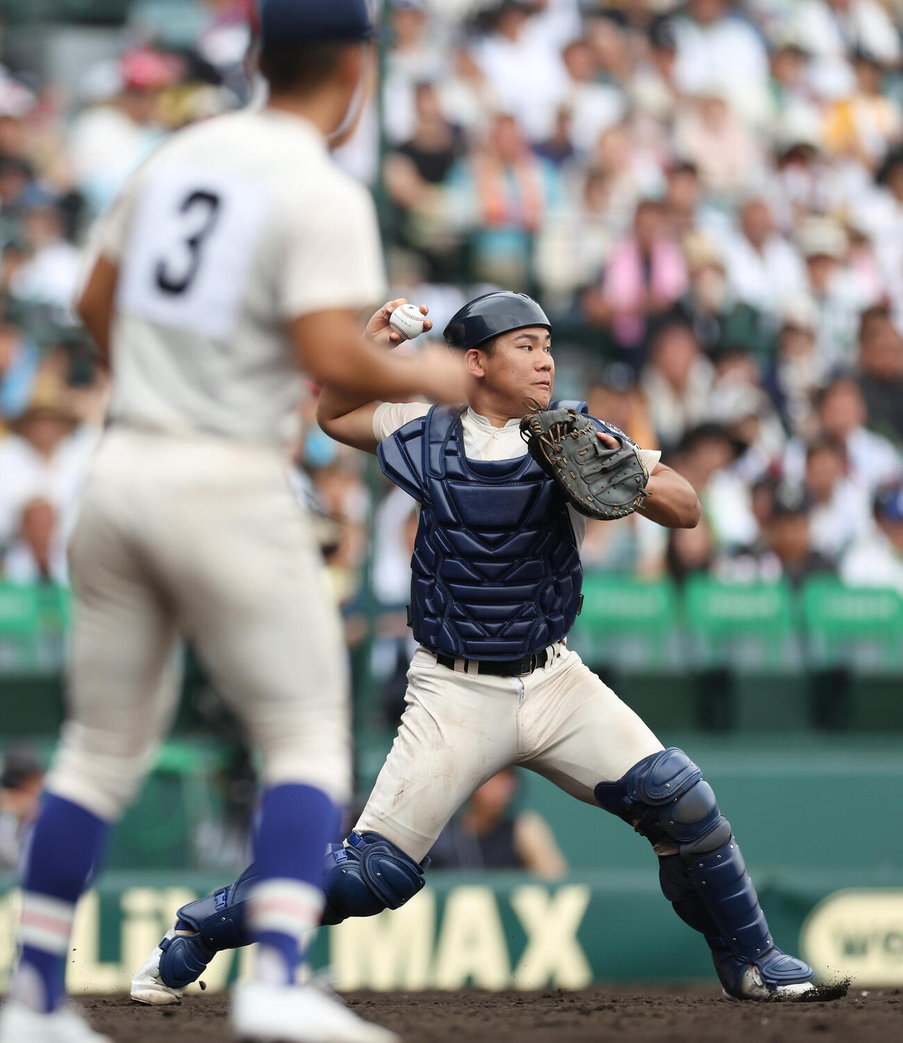 履正社対三重　3回裏三重無死一塁、松原創汰を併殺に抑える三木大亮（撮影・河田真司）