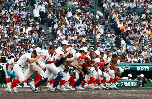 【甲子園】智弁和歌山　タイブレークでバントシフト成功　２年前の夏の敗戦が糧　成果出した