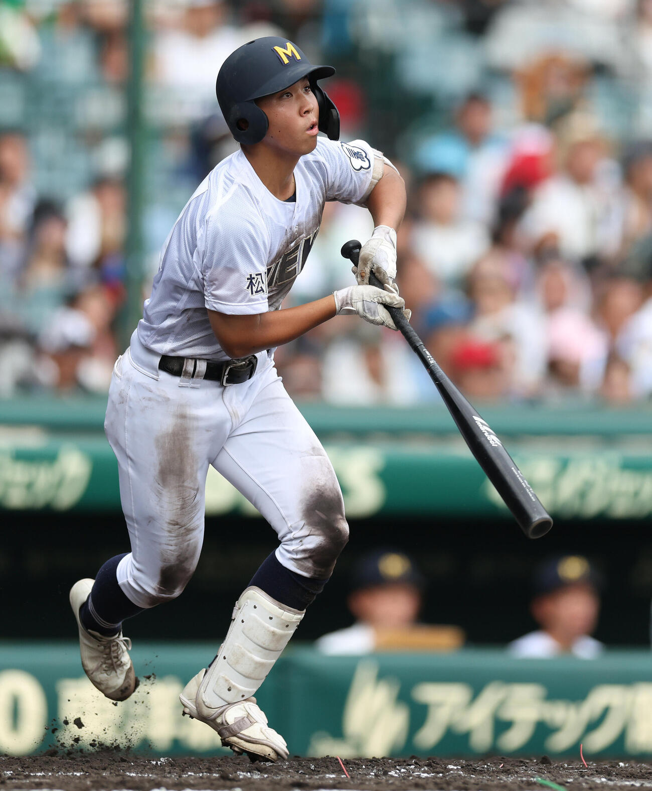 履正社対三重　2回裏三重2死一、二塁、右前適時打を放つ立松宗馬（撮影・河田真司）