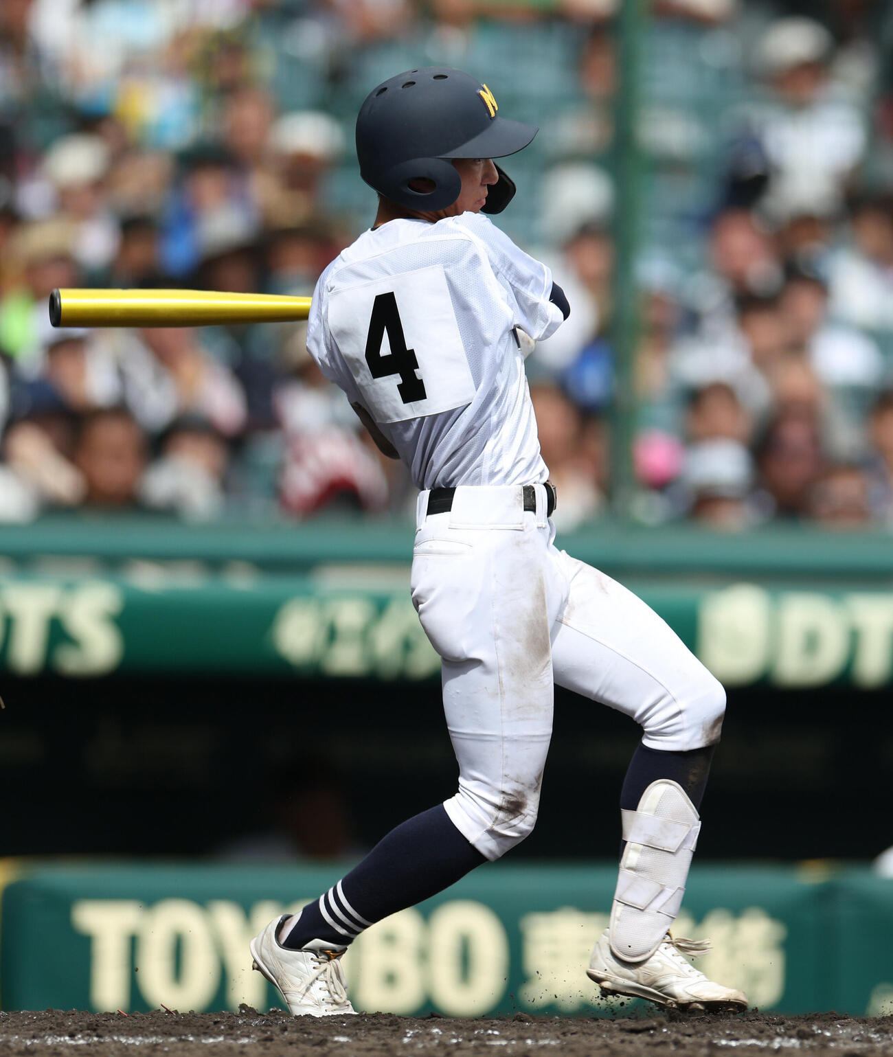 履正社対三重　3回裏三重2死一塁、左前打を放つ水野央清（撮影・河田真司）