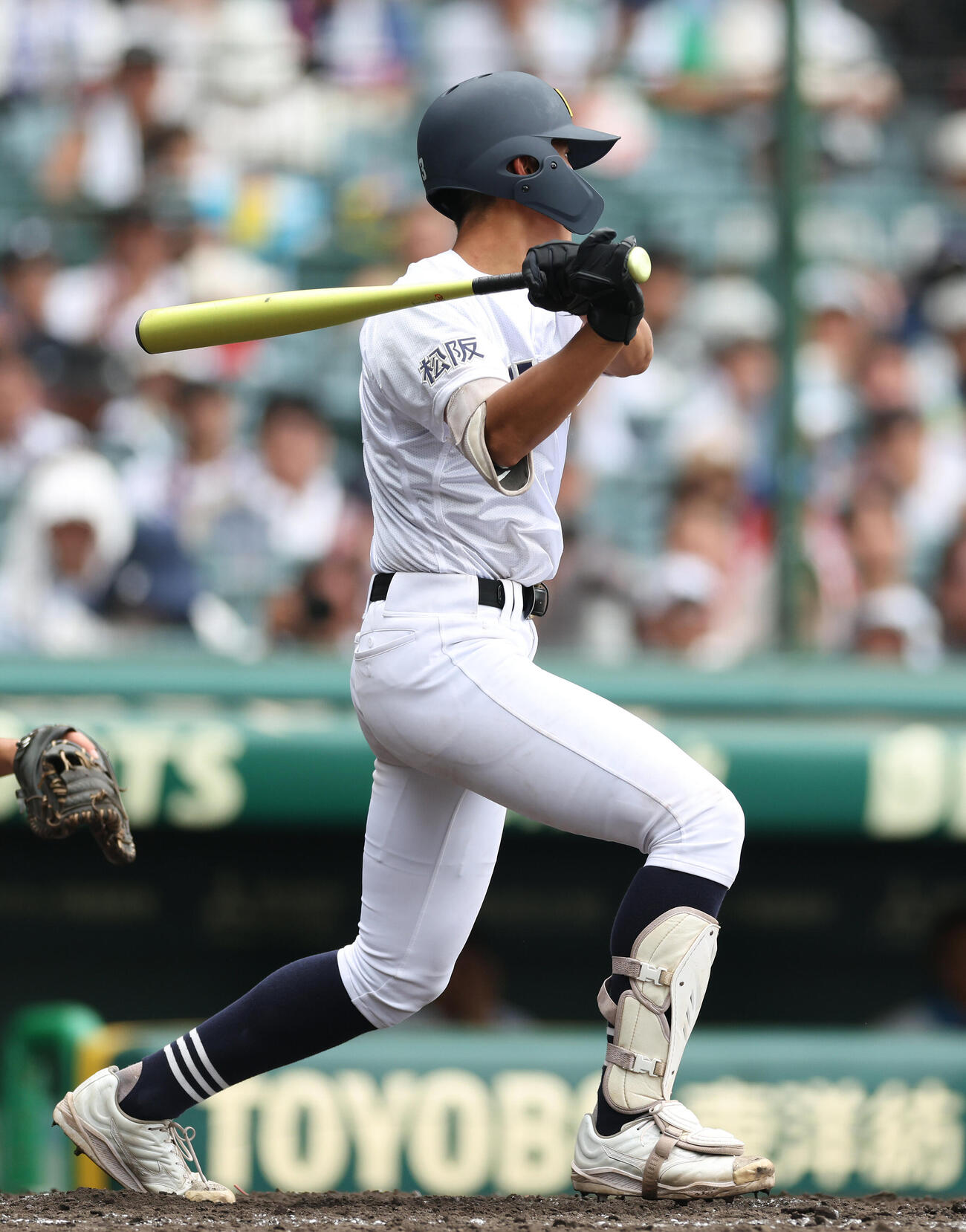 履正社対三重　5回裏三重無死、三塁内野安打を放つ河口遼（撮影・河田真司）