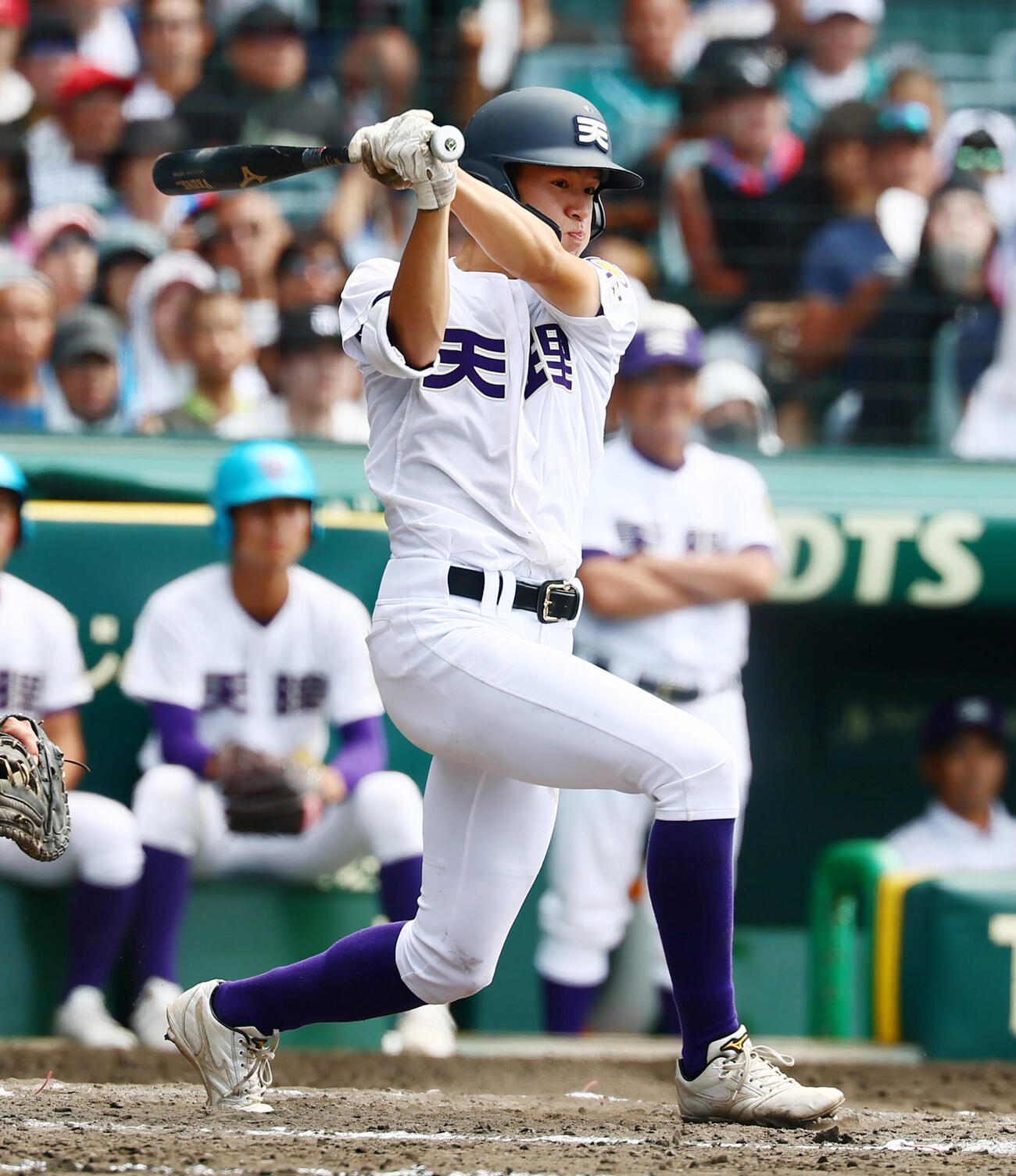 天理対高川学園　8回表天理1死満塁、山中喜晴は右線適時2点二塁打を放つ（撮影・加藤哉）